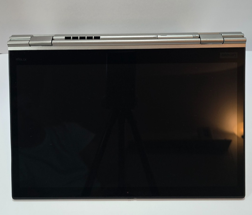 Lenovo ThinkPad X1 Yoga 3rd Gen i7-8650U, 16GB RAM, 512GB NVMe SSD, Charger