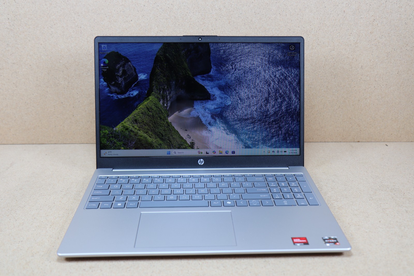 15.6″ HP Laptop 15-FC0245DX / (Touch) / Ryzen 5-7520U / 16GB / 256GB (275)