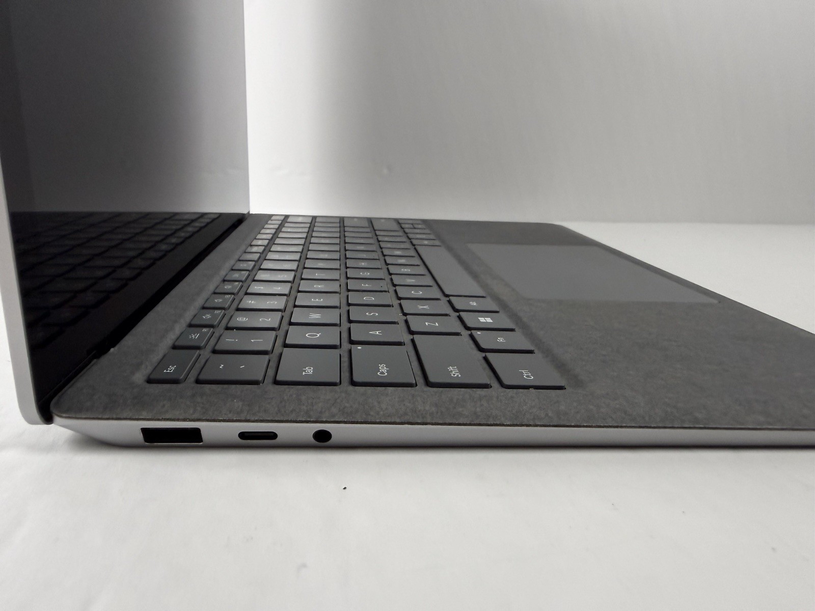 Microsoft Surface Laptop 5 13.5” 1950 Intel Core i7-1265U 16GB RAM 512GB NVME