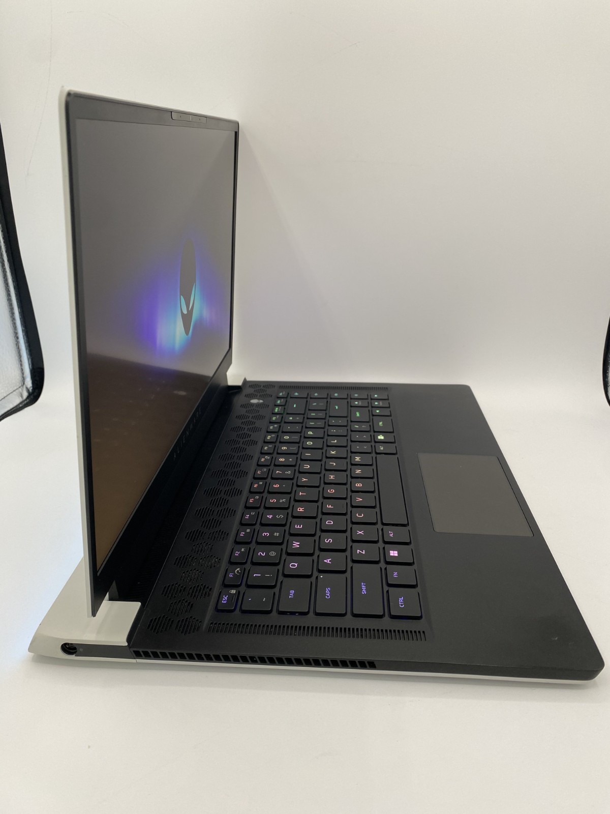 Dell Alienware X15 R1 15″ RTX 3070 i7-11800H 16GB 512GB SSD W11H Restored Laptop