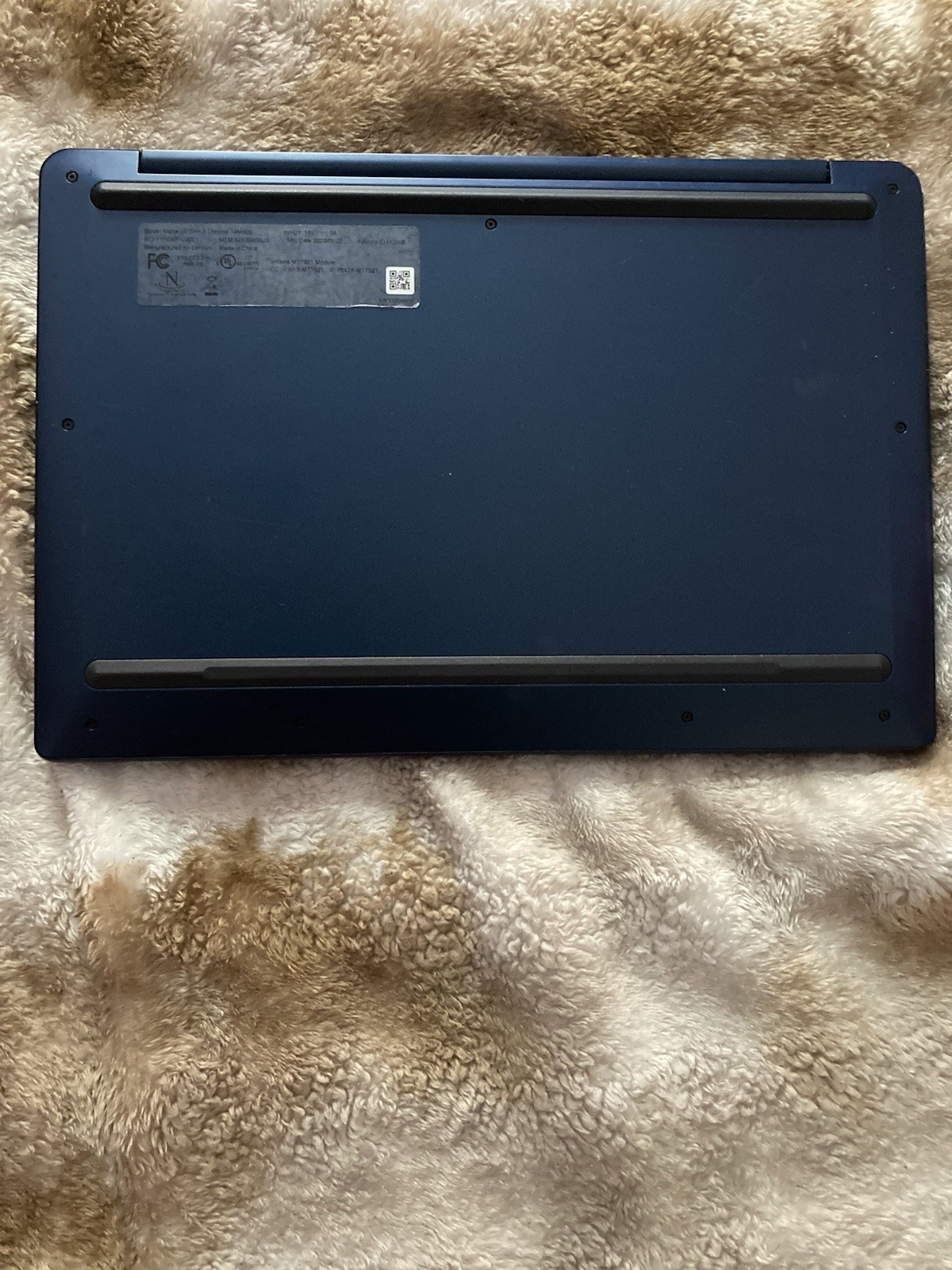 Lenovo IdeaPad Slim 3 Chromebook 14″ Full HD Touchscreen Laptop WITH CHARGER