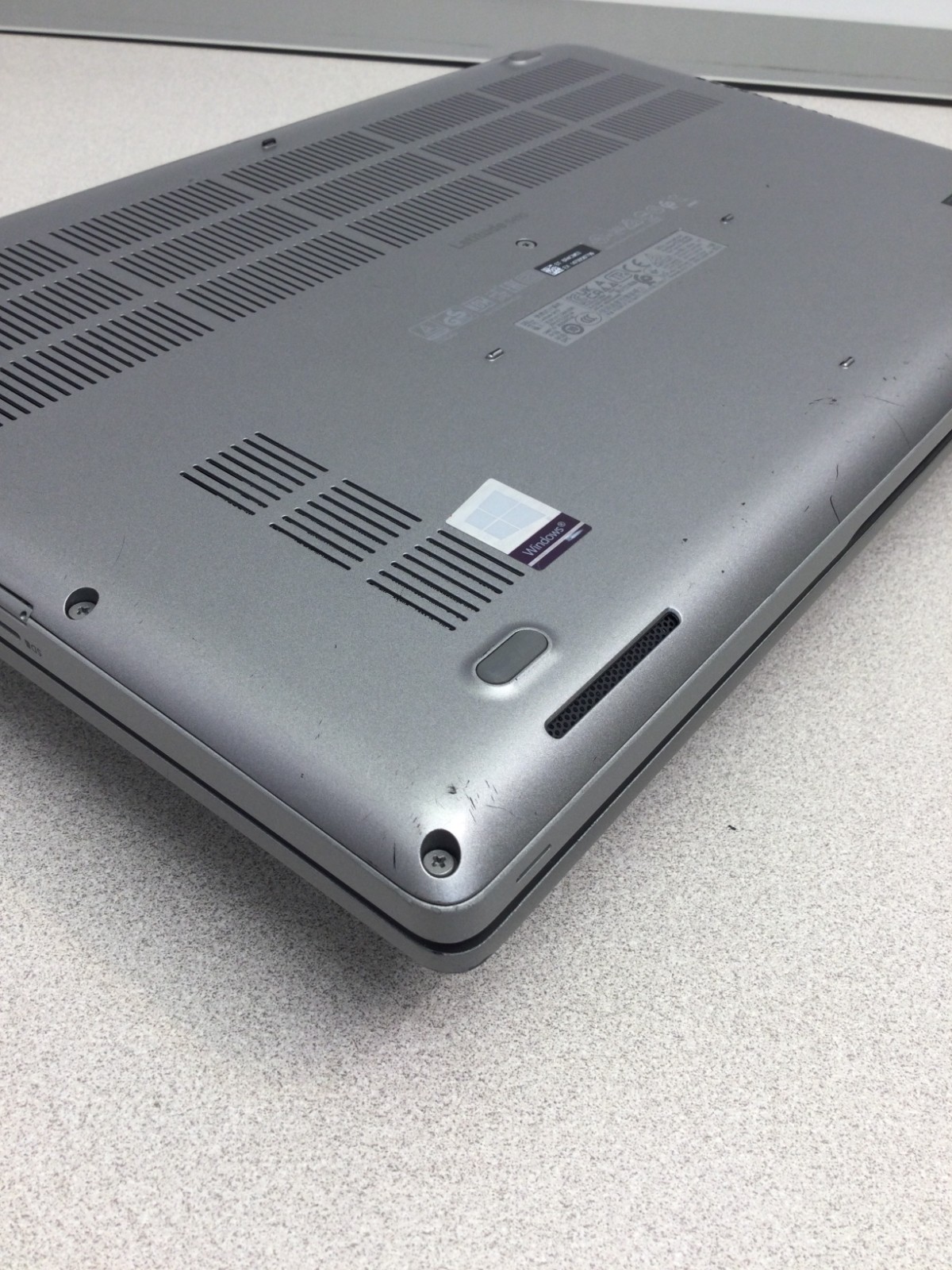 Dell Latitude 5410 14″ (256GB SSD ,Core i5-10310U, 1.70GHz, 16GB) !BAD BATTERY!