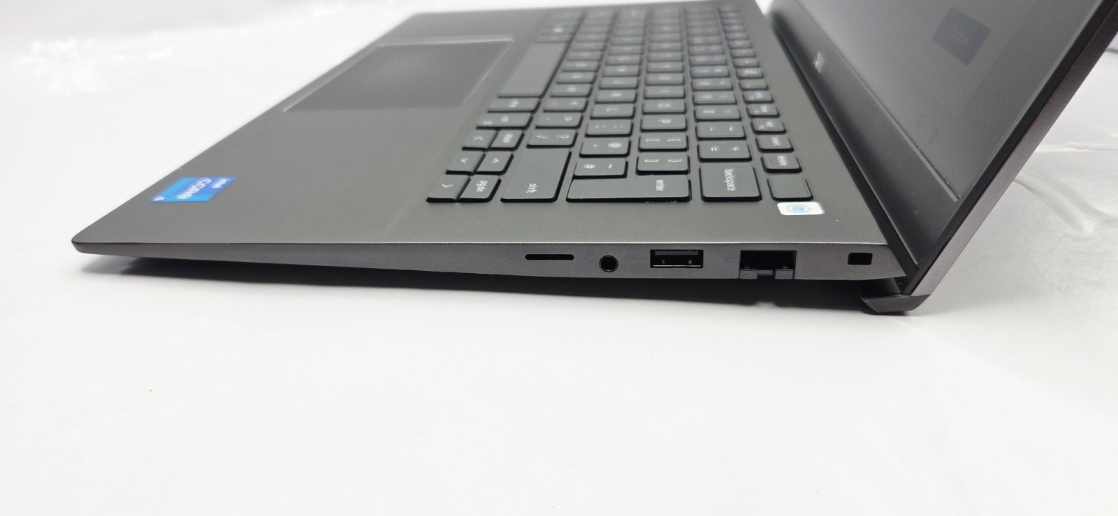 D​ell Vostro 5402 Laptop Core i5-1135G7 8GB 256GB SSD Windows 11 Pro