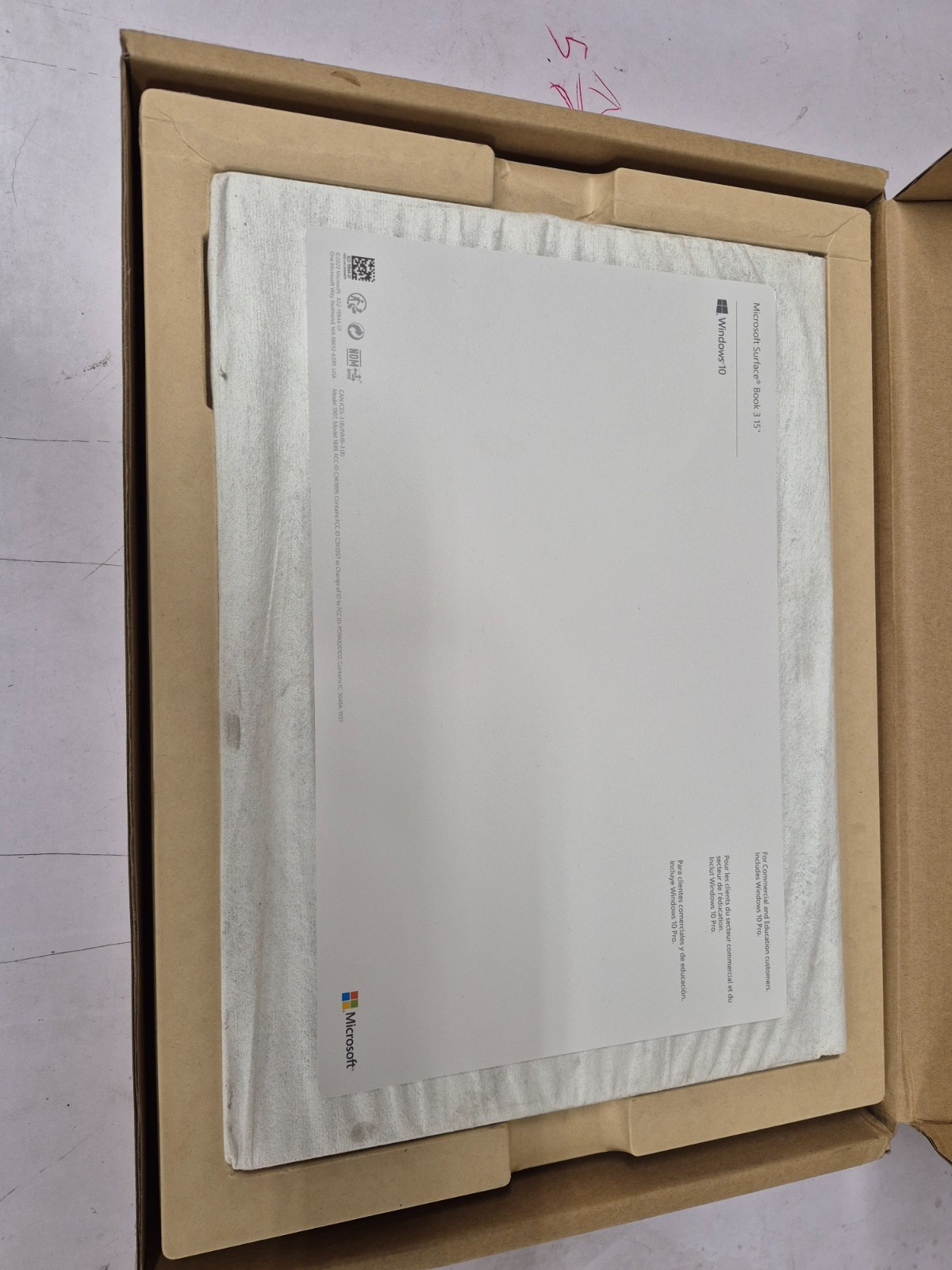 Microsoft Surface Book 3 15″ (256GB SSD, Intel i7-1065G7, 1.30GHz, 16GB RAM,…