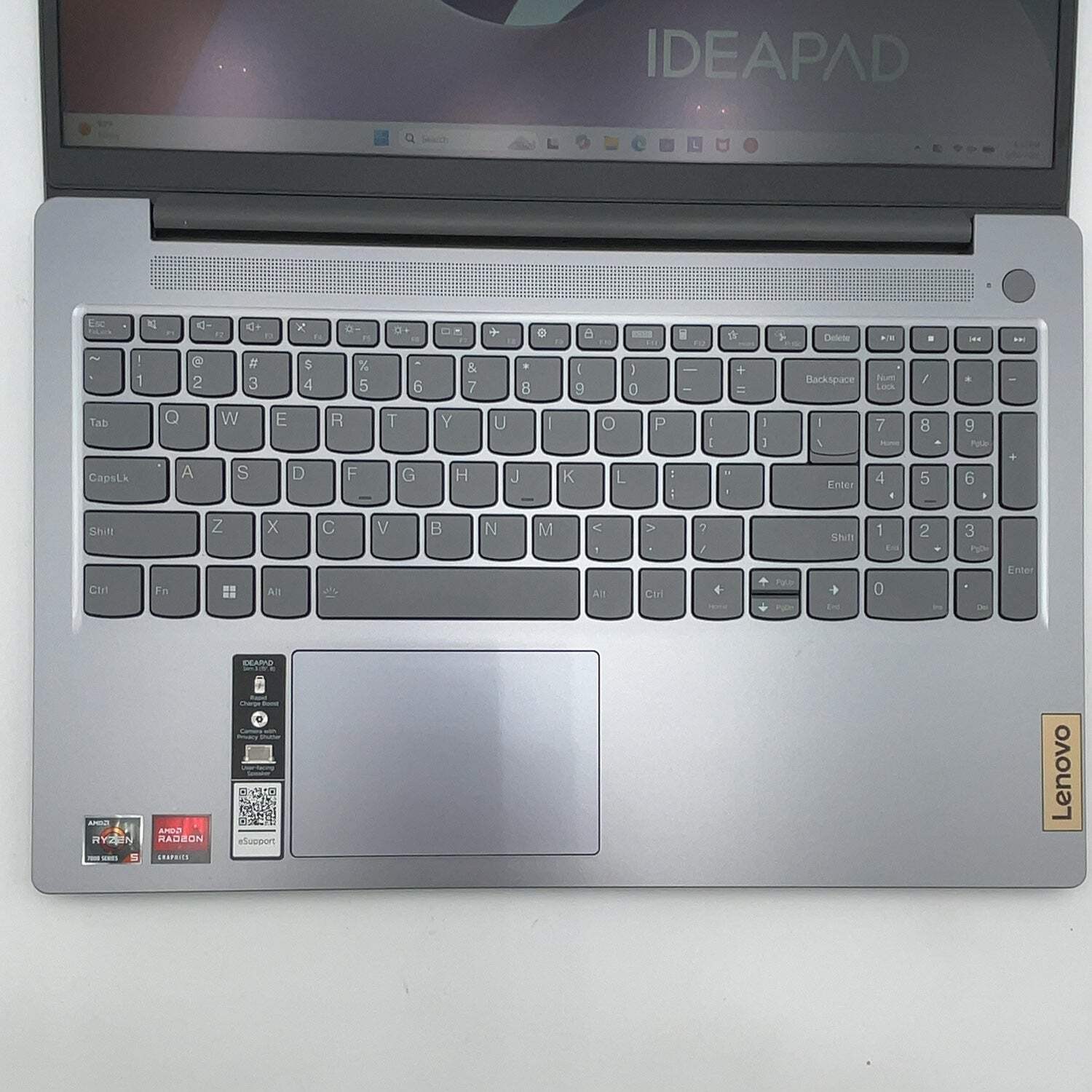 Lenovo IdeaPad Slim 3 15AMN8 15.6″ Ryzen 5 7520U 2.8GHz 8GB RAM 512GB SSD