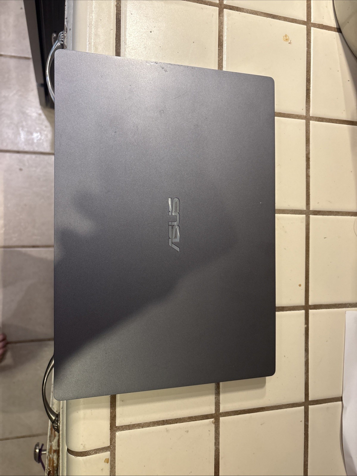 Asus ExpertBook P5440F 14″ Core i7 8th Gen Complete Untested Make Offer