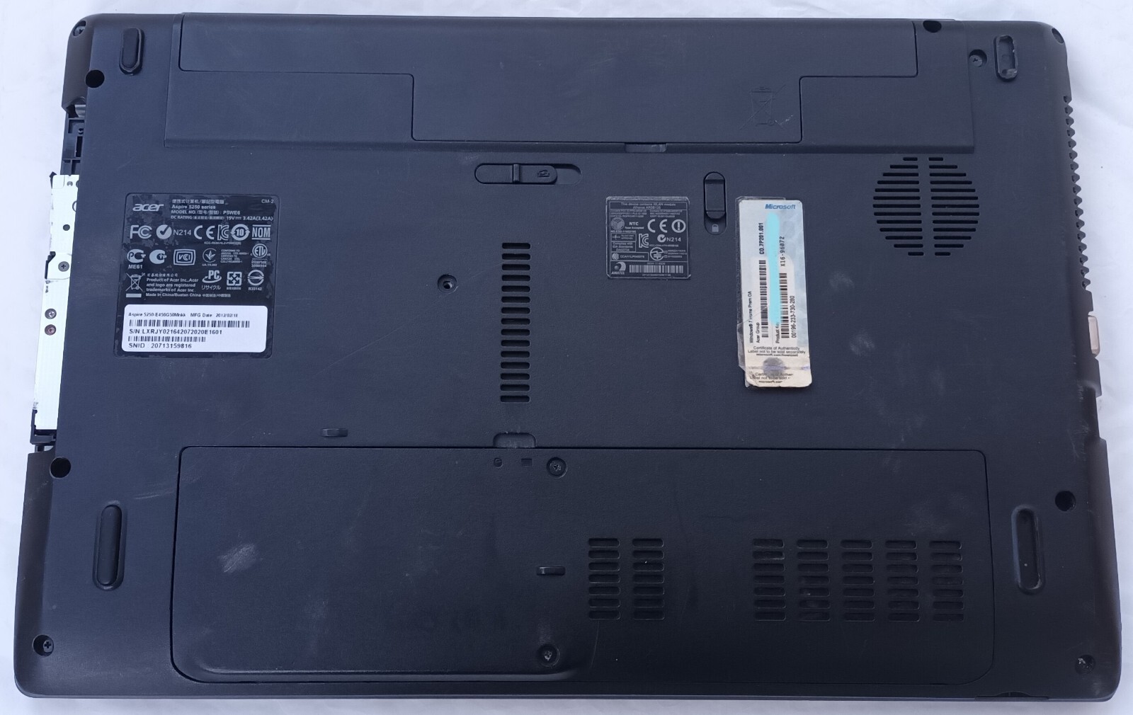 Acer Aspire 5250 Laptop Notebook 15.6″ 4GB 240GB SSD Windows 10 & Extra Casing