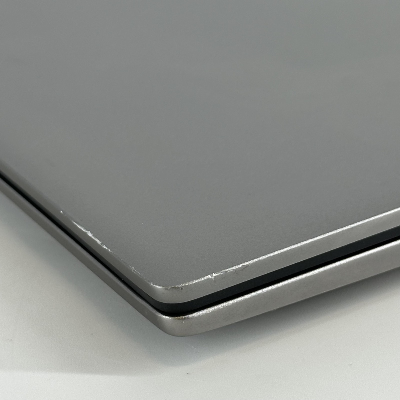 Dell Latitude 7450 14 QHD+ TOUCH 3.8 GHz Ultra 7 165H 32GB 256GB SSD Good