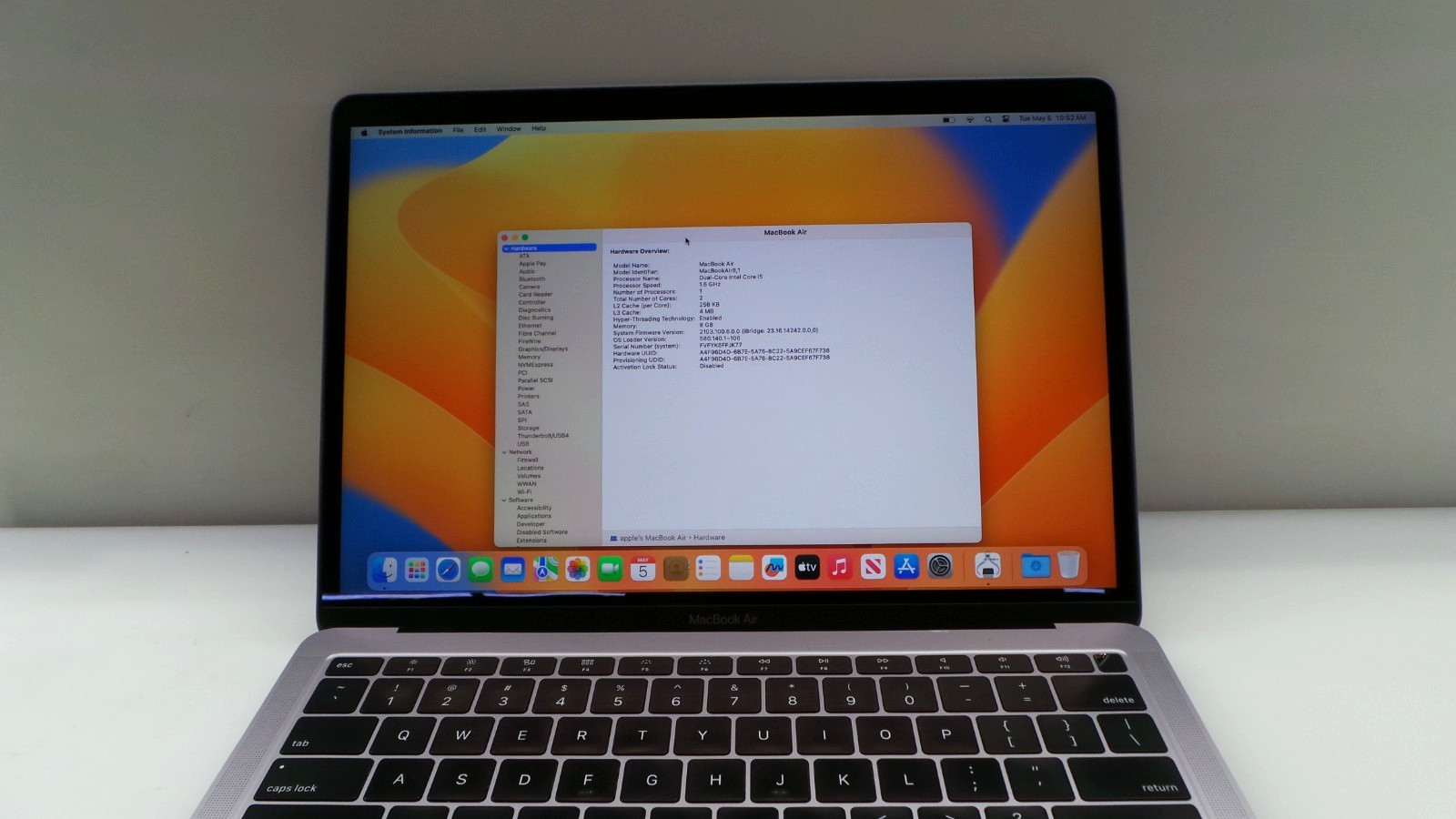 Apple A1932 MacBook Air 13″ 2018 i5-8210Y 1.6GHz 8GB RAM 128GB Cycle: 484 *READ*