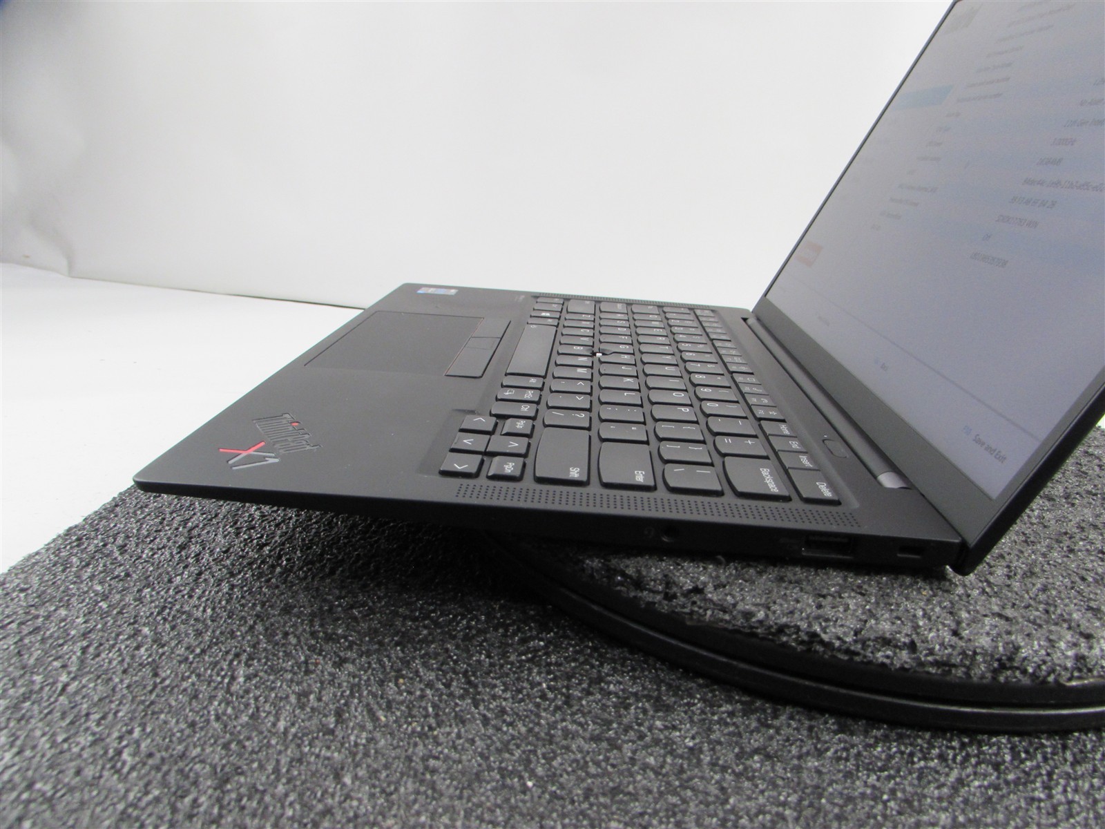 LENOVO THINKPAD X1 CARBON (9TH GEN) CORE I7-1185G7 NO SSD 16GB RAM NO O.S
