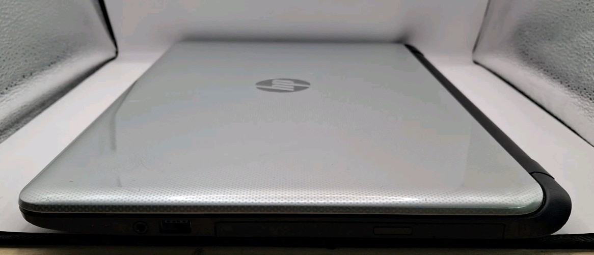 HP 15-f272wm 15.6″ Laptop PC Pentium N3540 2.16GHz/4GB RAM/500GB HD/DVD/Win10Pro