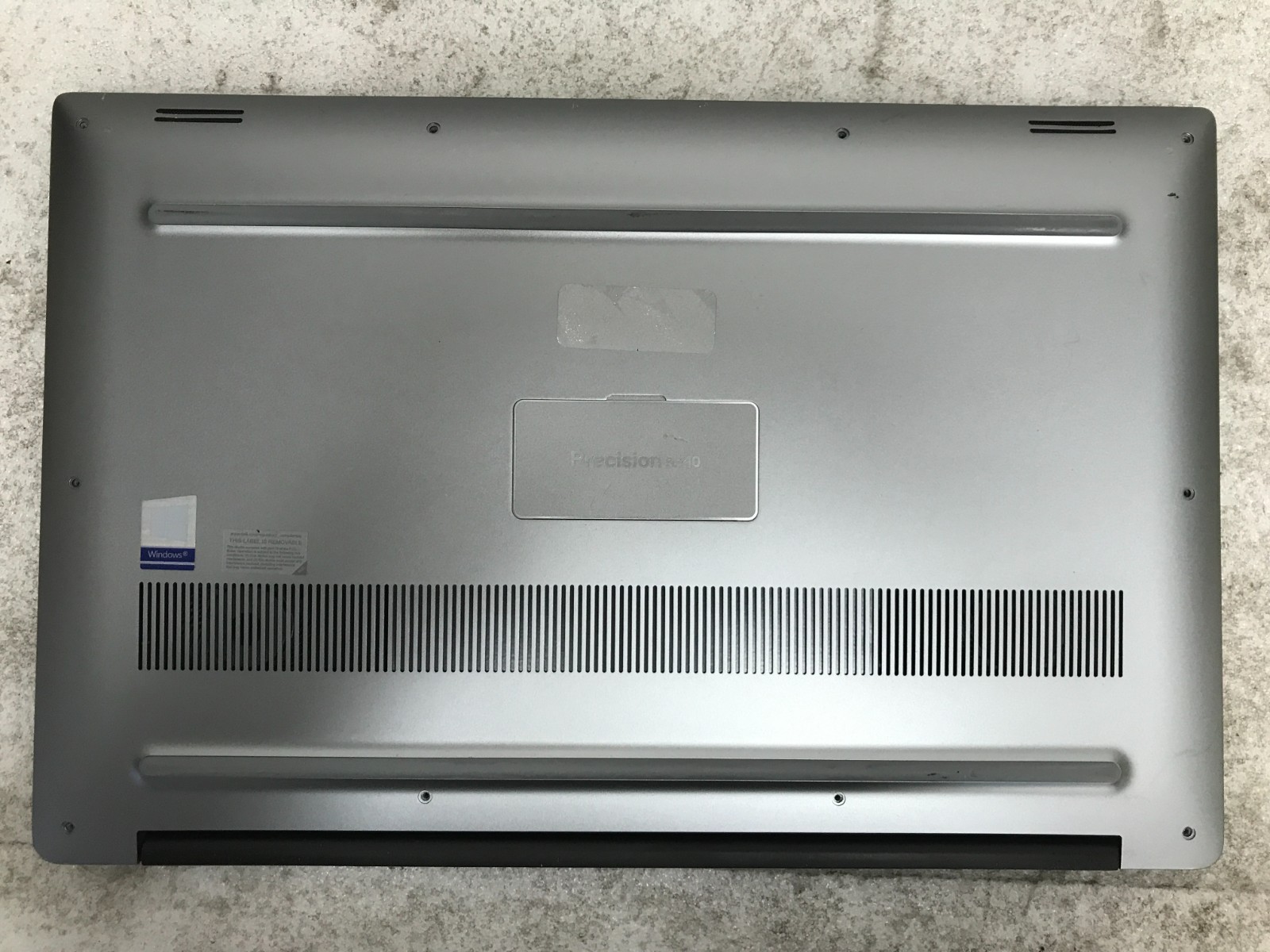 Dell Precision 5540 / Intel Core i9-9880H 2.30GHz / 8GB RAM / No SSD