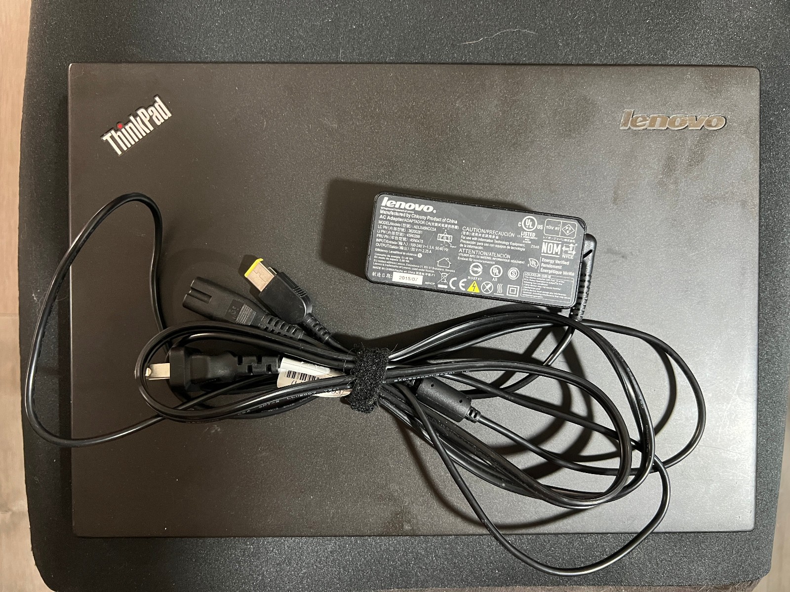 Lenovo ThinkPad X1 Carbon 3rd Gen 14″ i5-5300U 8GB RAM 256GB SSD w/ Linux Mint