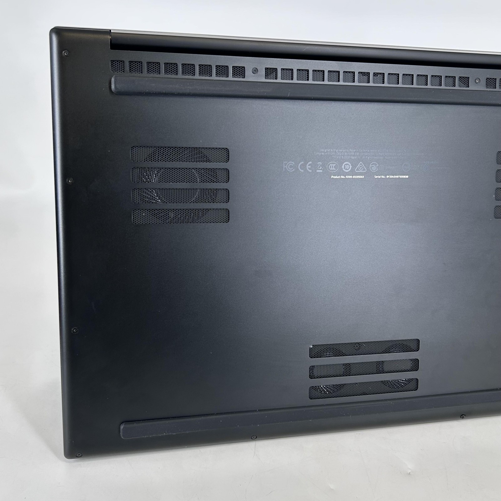 Razer Blade Pro 17 4K TOUCH i7-10875H 2.30GHz 32GB 2TB/1TB RTX 2080 Super Max-Q
