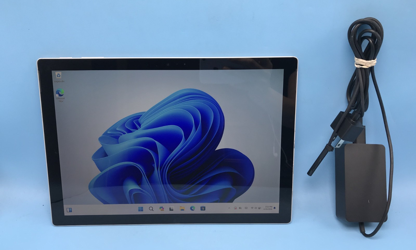 Microsoft Surface Pro 1807 12.3″ Touch i5-7300U 2.60GHz 8GB RAM 256GB SSD Win 11