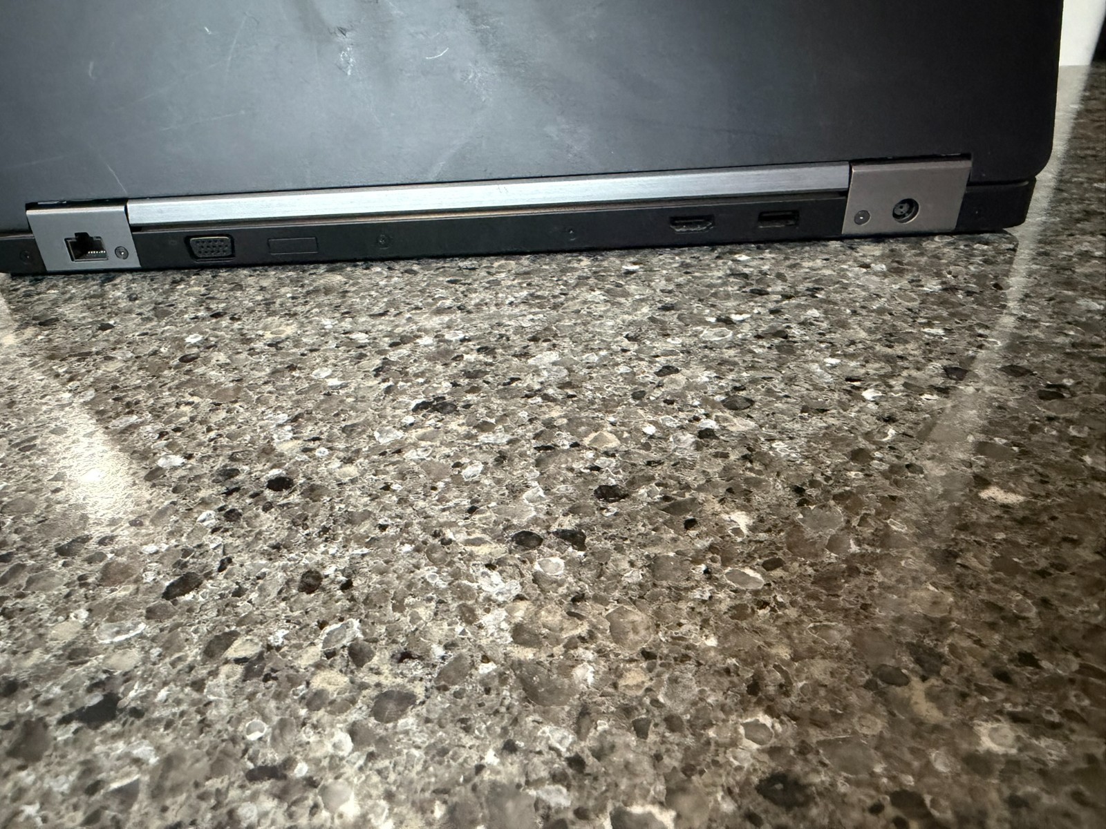 DELL LATITUDE E5570 15.6″FULL HD i5-6440HQ 8GB RAM 256GB NVMe SSD WINDOWS 11 PRO