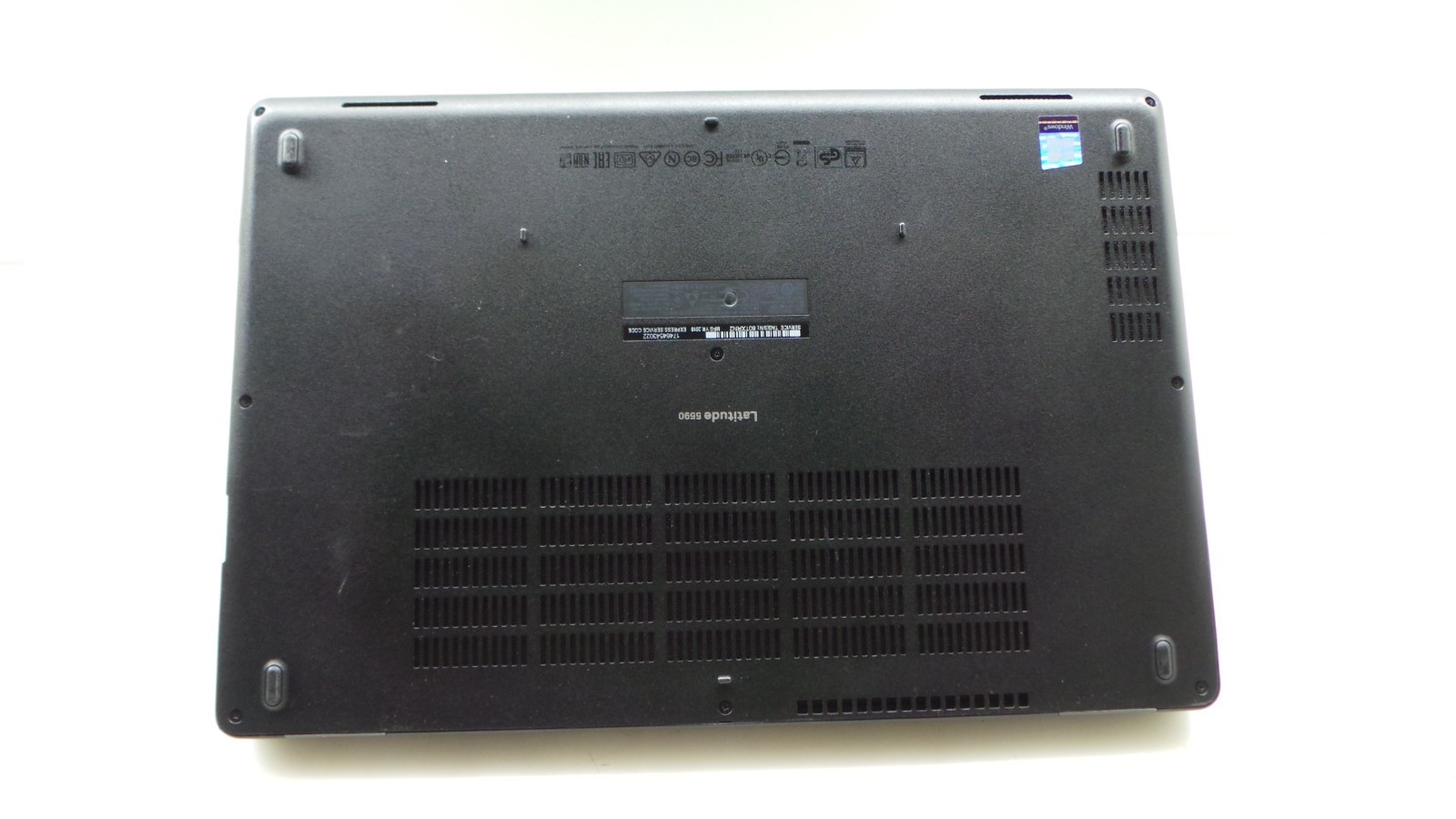 Dell Latitude 5590 15.6″ | i7-8650U 1.90GHz | 16GB RAM 512GB NVMe | WIN 11 PRO
