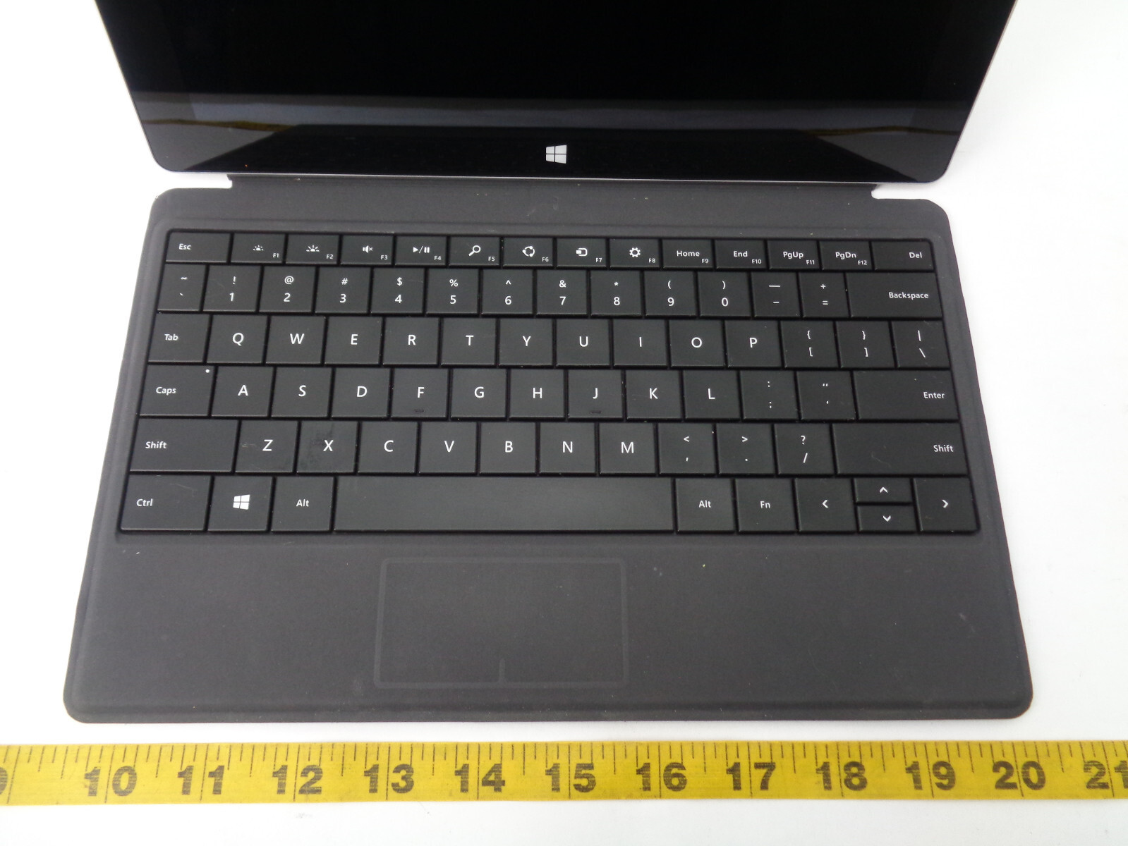 Microsoft Surface RT Tablet with Keyboard & Charger 64GB 2 GB RAM Touchscreen B