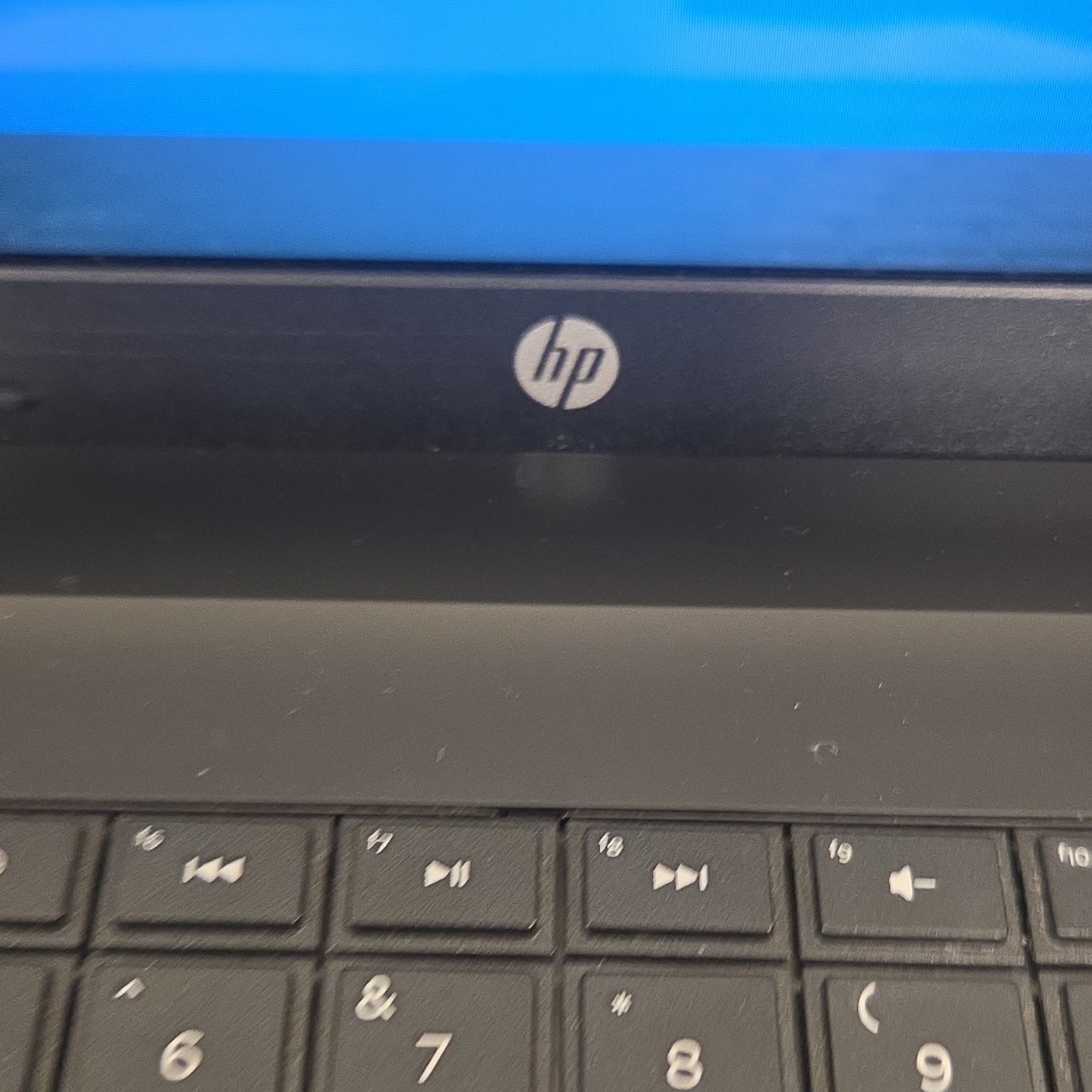 HP HP 2000 15.6″ Laptop Intel Core i3 2.40GHz 4GB RAM 320GB HDD Win 10 Pro