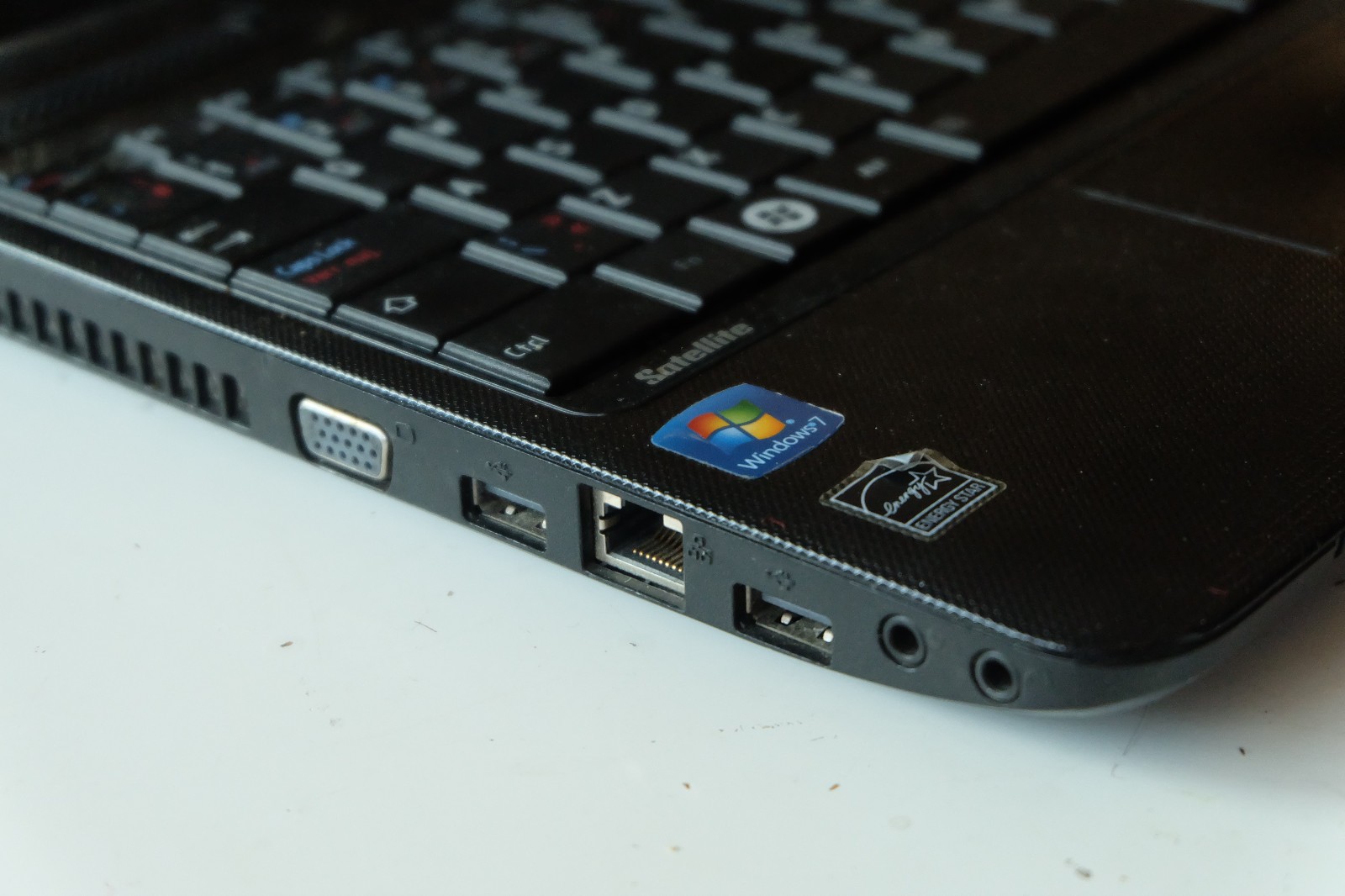 Toshiba Satellite C650 / Core i3-2350m / 4GB / no HDD