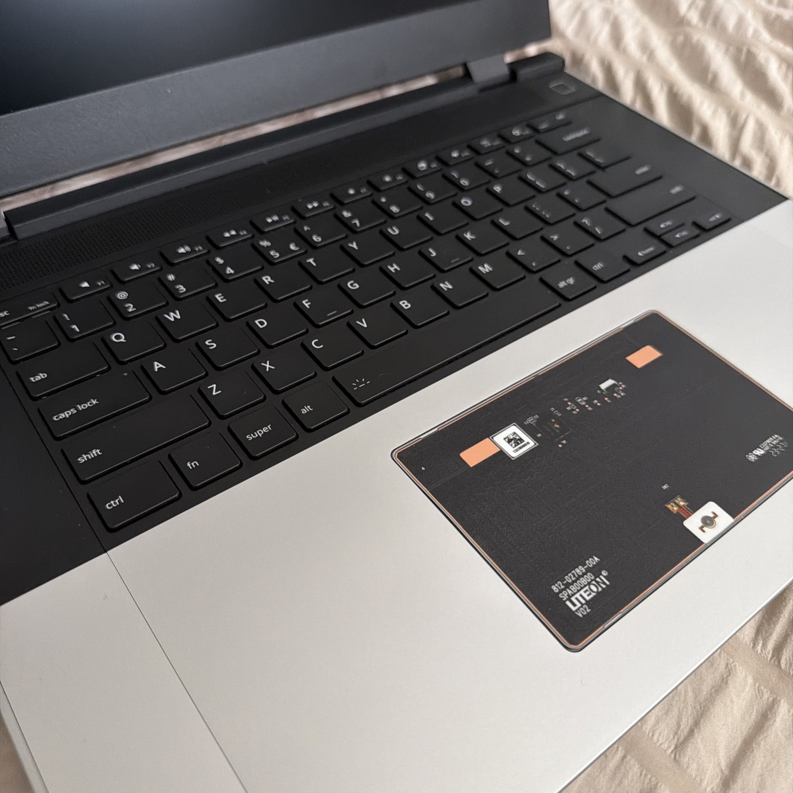 Framework 16 DIY 16-DIY 16″ Ryzen 7 7840HS 3.8GHz 32GB RAM 2TB NVME SSD