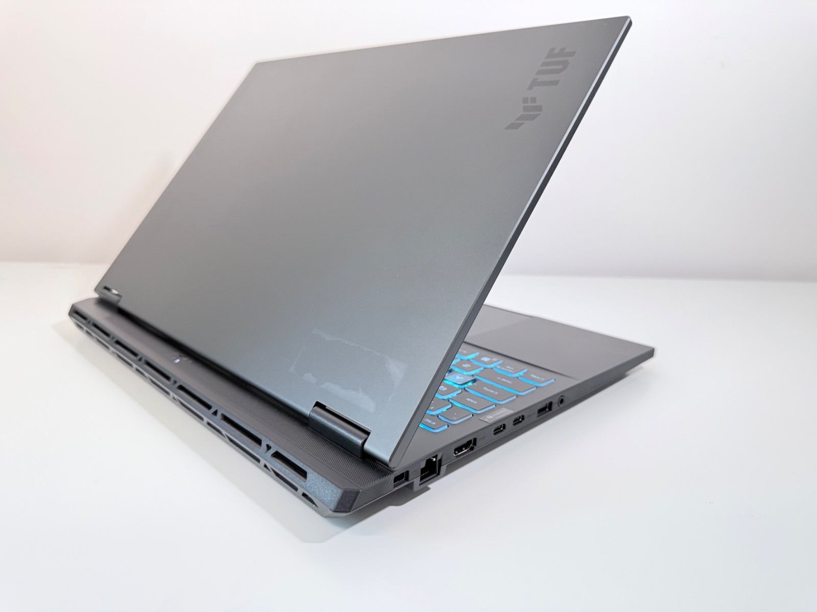 ASUS TUF F16 16″ Intel i7-14650HX /32GB/1TB SSD/RTX 5060 Gaming – FREE SHIPPING!