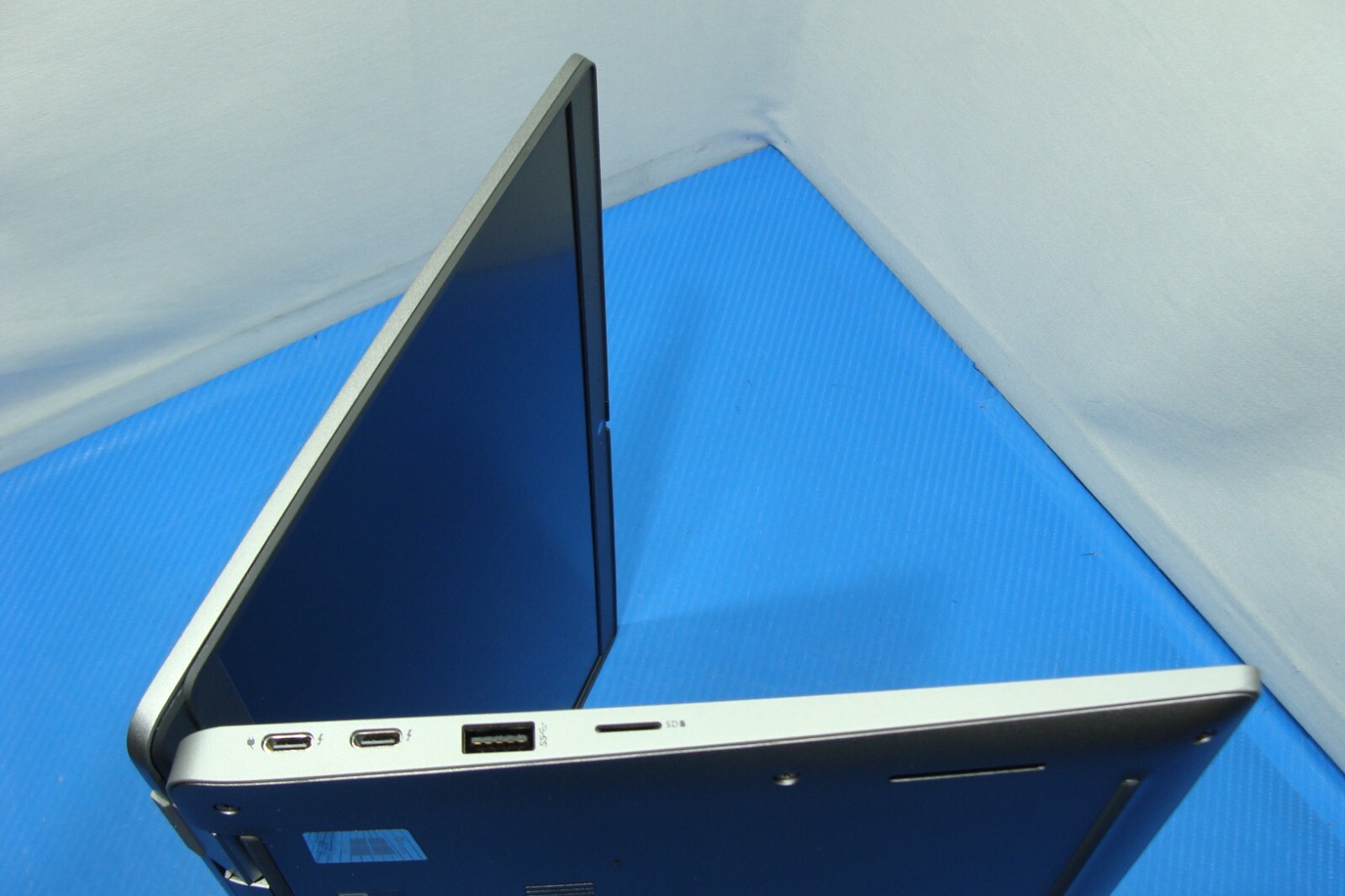 Dell Latitude 5320 13.3″ FHD i7 11th Gen 3GHz 16GB RAM 256GB SSD Win 11 PRO