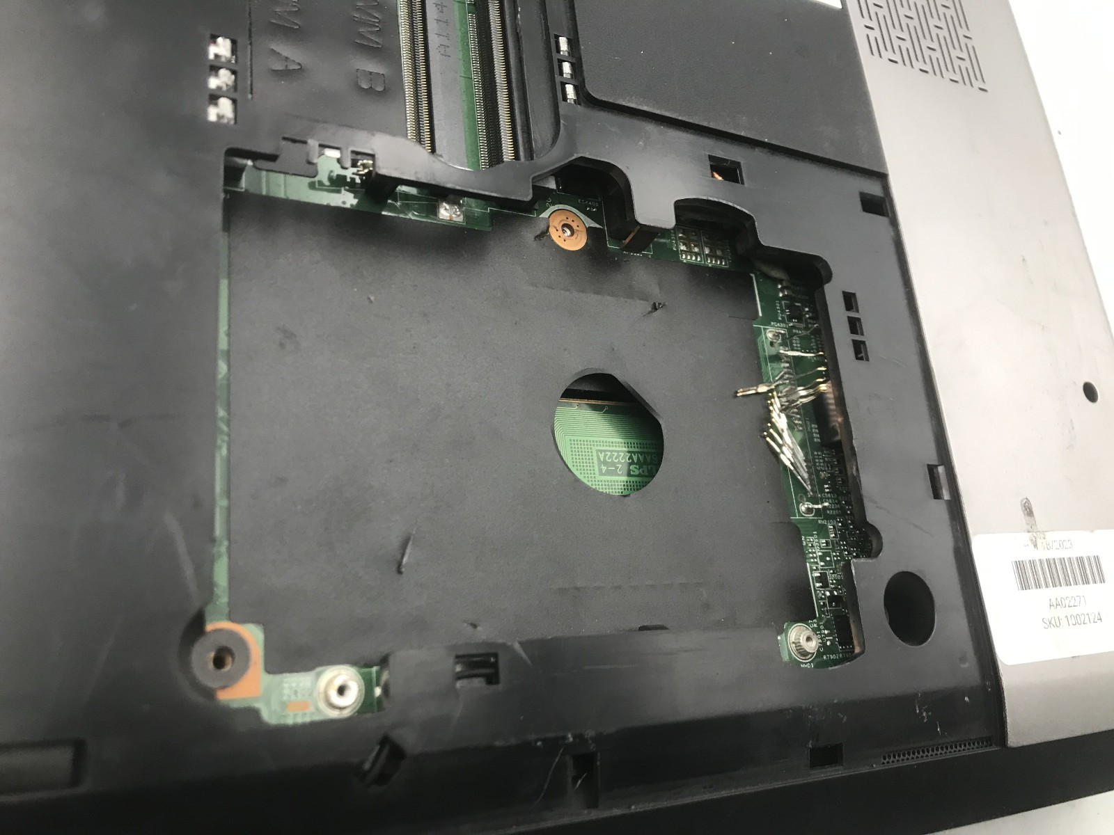DELL VOSTRO 3550 – FOR PARTS – DAMAGED – INTEL I5 – NO RAM – NO HDD – 15″ = BB