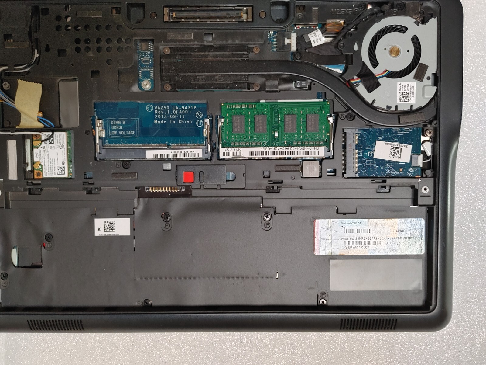 Dell Latitude E7240 Core i3-4010U@1.70GHz,4GB RAM, NO HD FOR PARTS/ Repair
