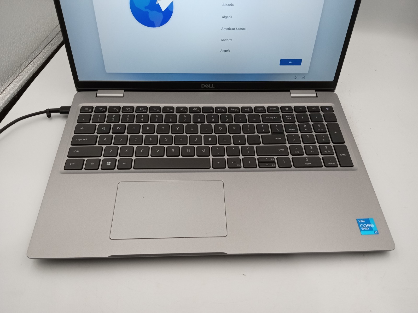Dell Latitude 5520 15″ Intel i5-1145G7 4GB RAM 128GB SSD Win 11 – NO BATTERY -RR