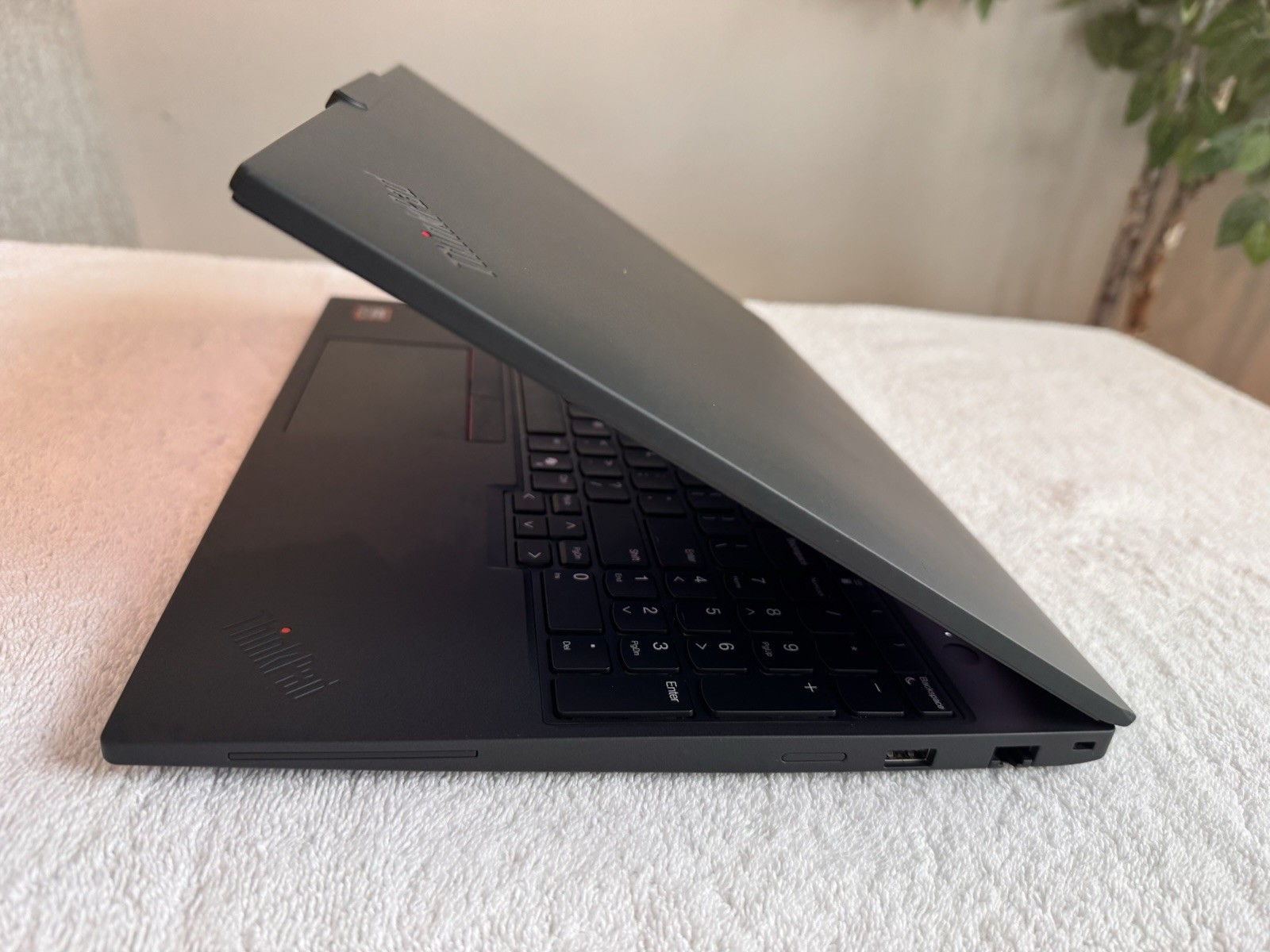 Lenovo ThinkPad P16s Gen 4 Touch 16″ OLED AMD Ryzen AI 7 Pro 350 32GB 1TB Win11P