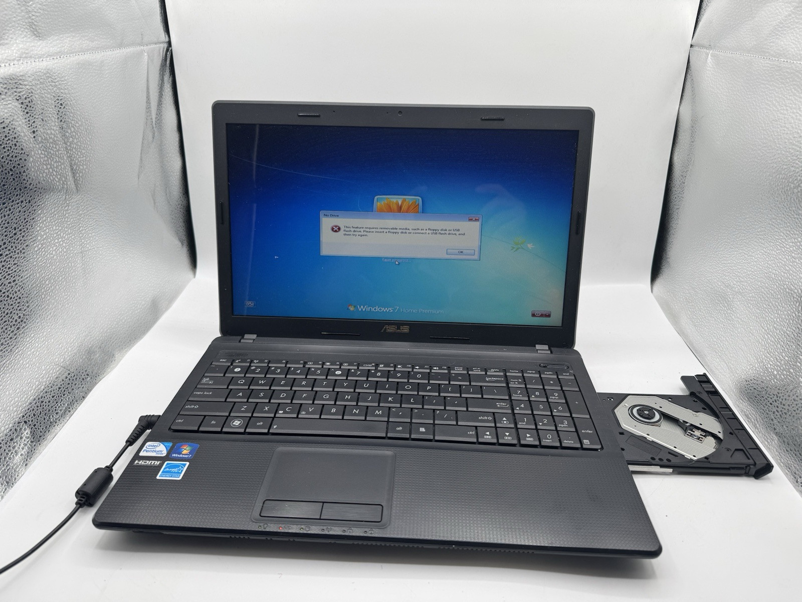 Lot Of 2 Laptops Toshiba Satellite A105-S2081 & ASUS X54C Powers On Locked
