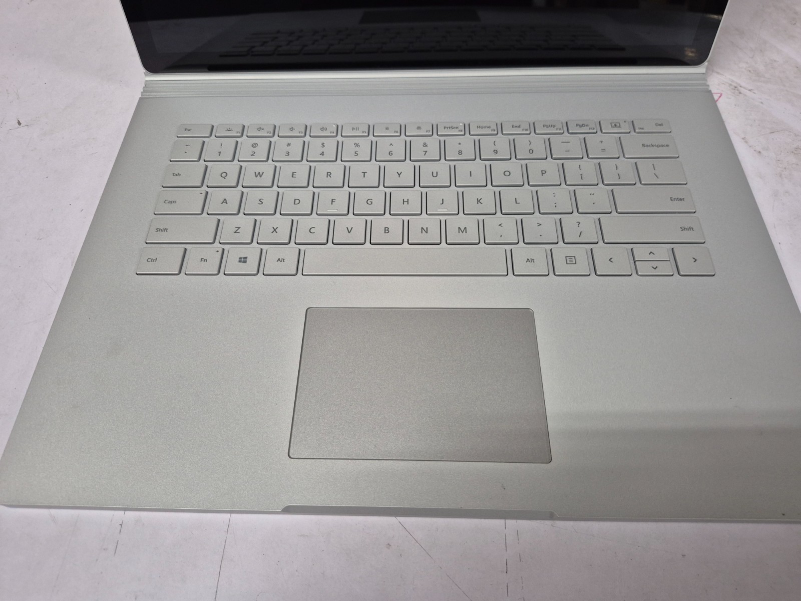 Microsoft Surface Book 3 15″ (256GB SSD, Intel i7-1065G7, 1.30GHz, 16GB RAM,…