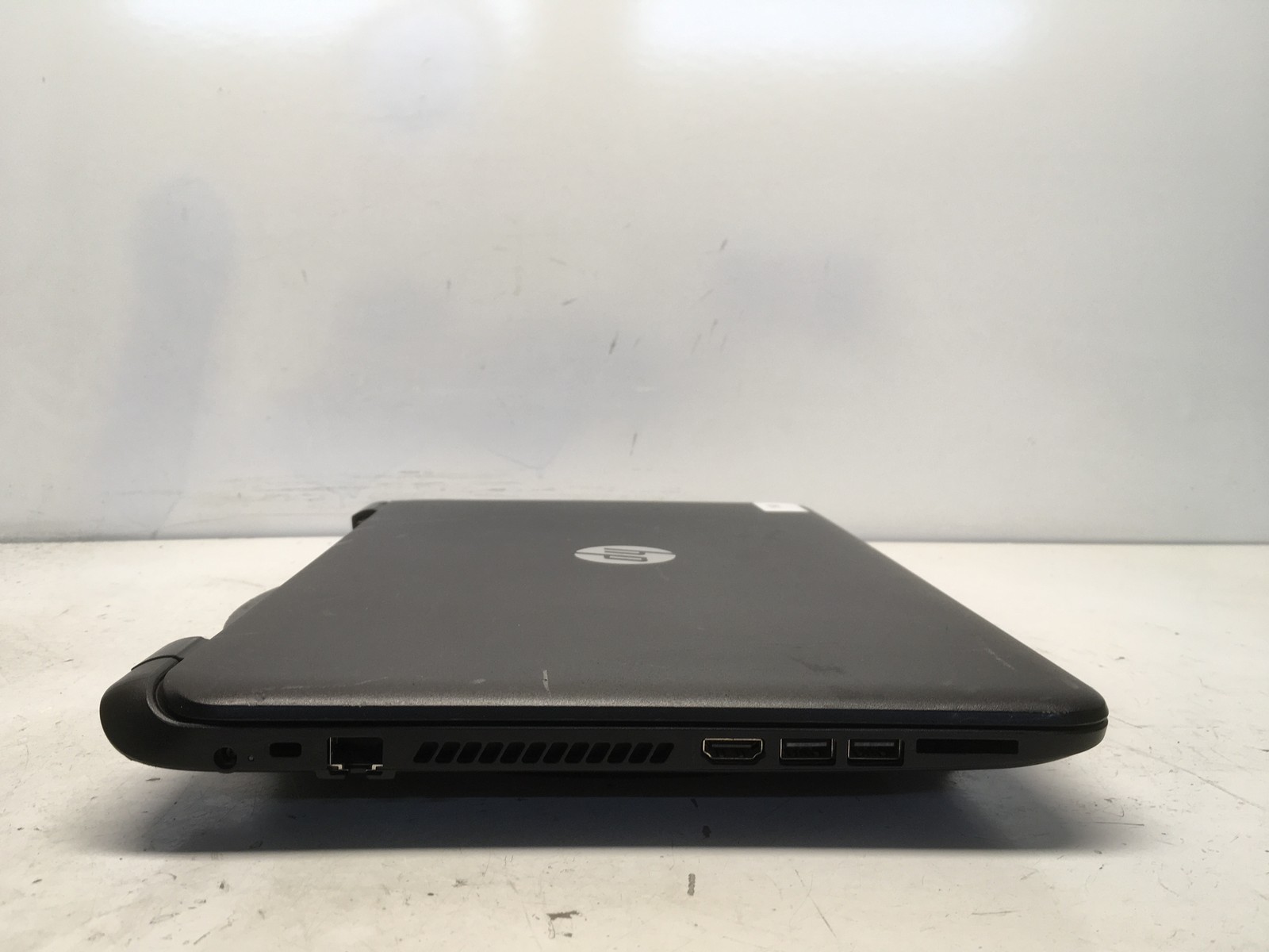 HP 15-F211WM Intel Celeron N2840 2.16GHz No RAM NO HDD No Batt