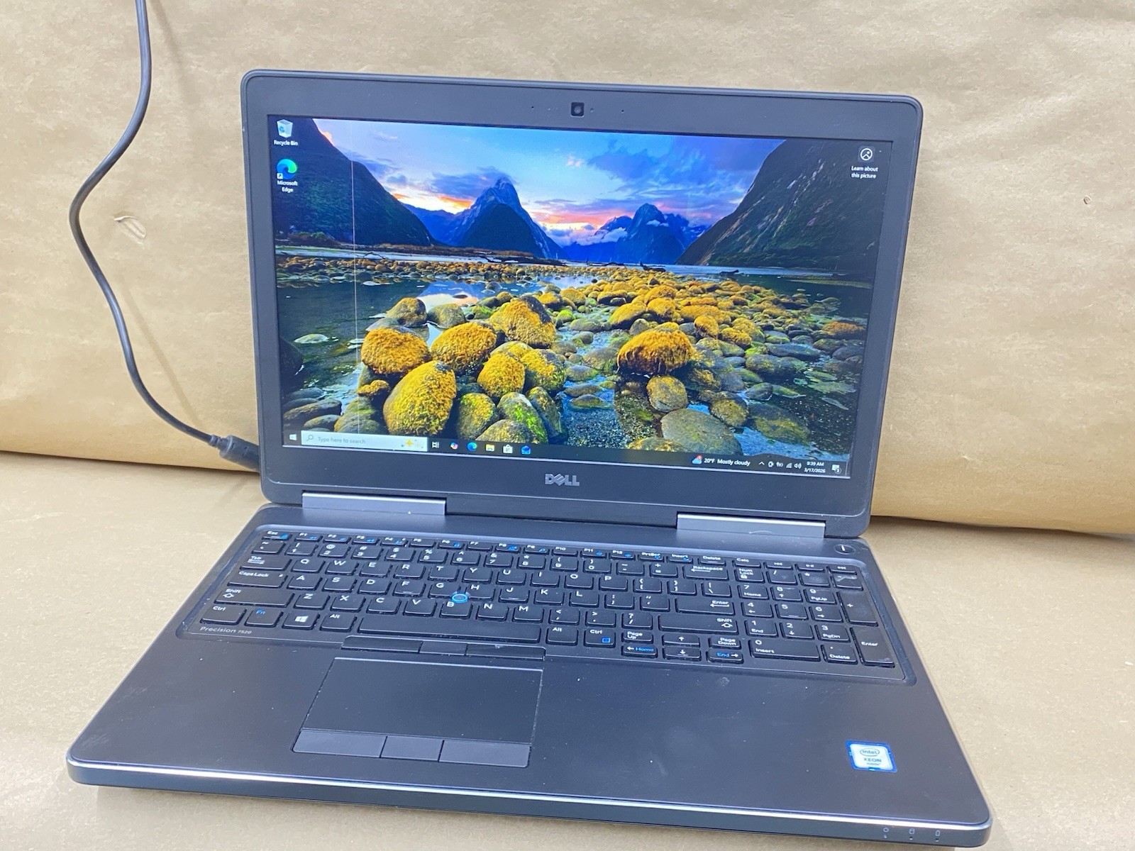 Dell Precision 7520 – 16″ 3840*2160 – E3-1575M – 8GB – 256GB – Win 10 – READ