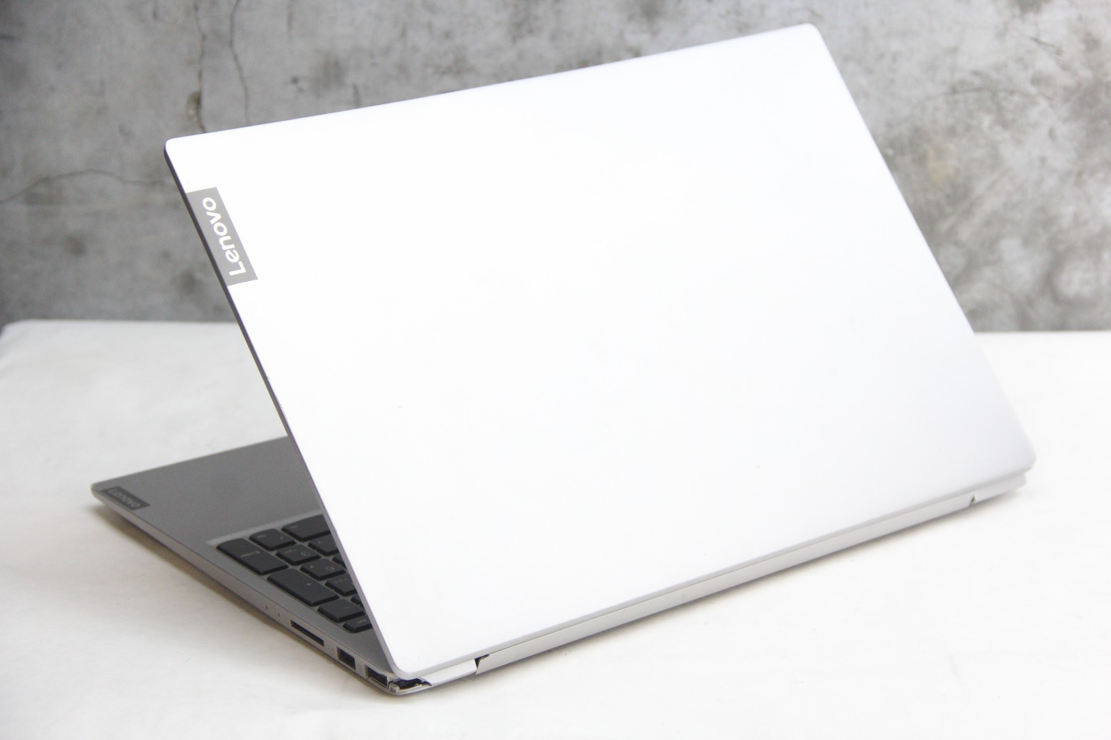 Lenovo IdeaPad 340-15IIL | i5-1035G1, 8GB Ram, 256GB NVMe, Win11P /Grade C-Read