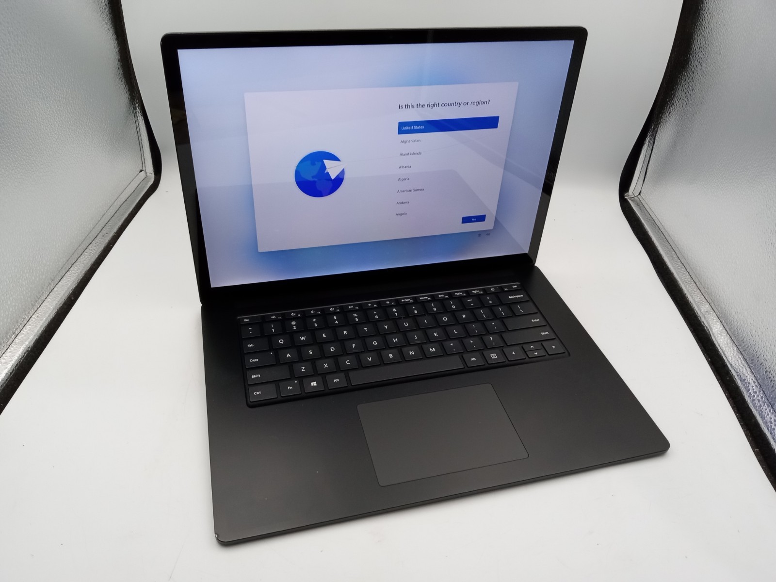 Microsoft Surface Laptop 4 1979 15″ Intel i7-1185G7 16GB 256GB W11 – READ -RR