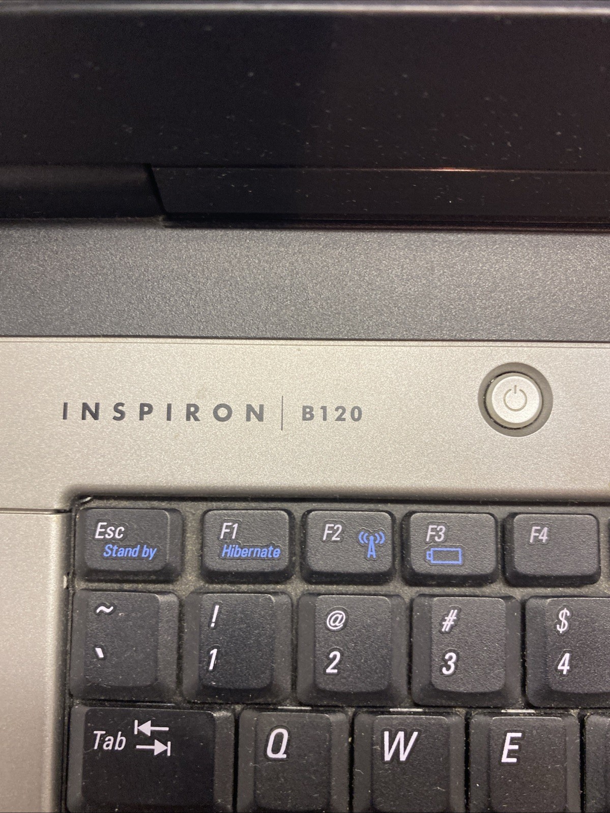 Dell Inspiron B120 XP Home OS 1.5 GHz 40 Gb Hdd 2gb Ram Cd/dvd Charger/battery