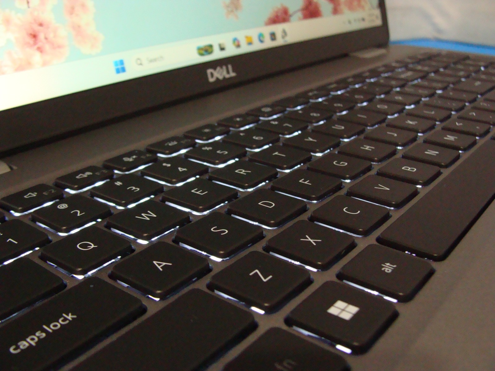 Dell Latitude 5531 15.6″FHD TOUCH i7-12800H max 4.8GB 32GB 512GB SSD EXL Battery