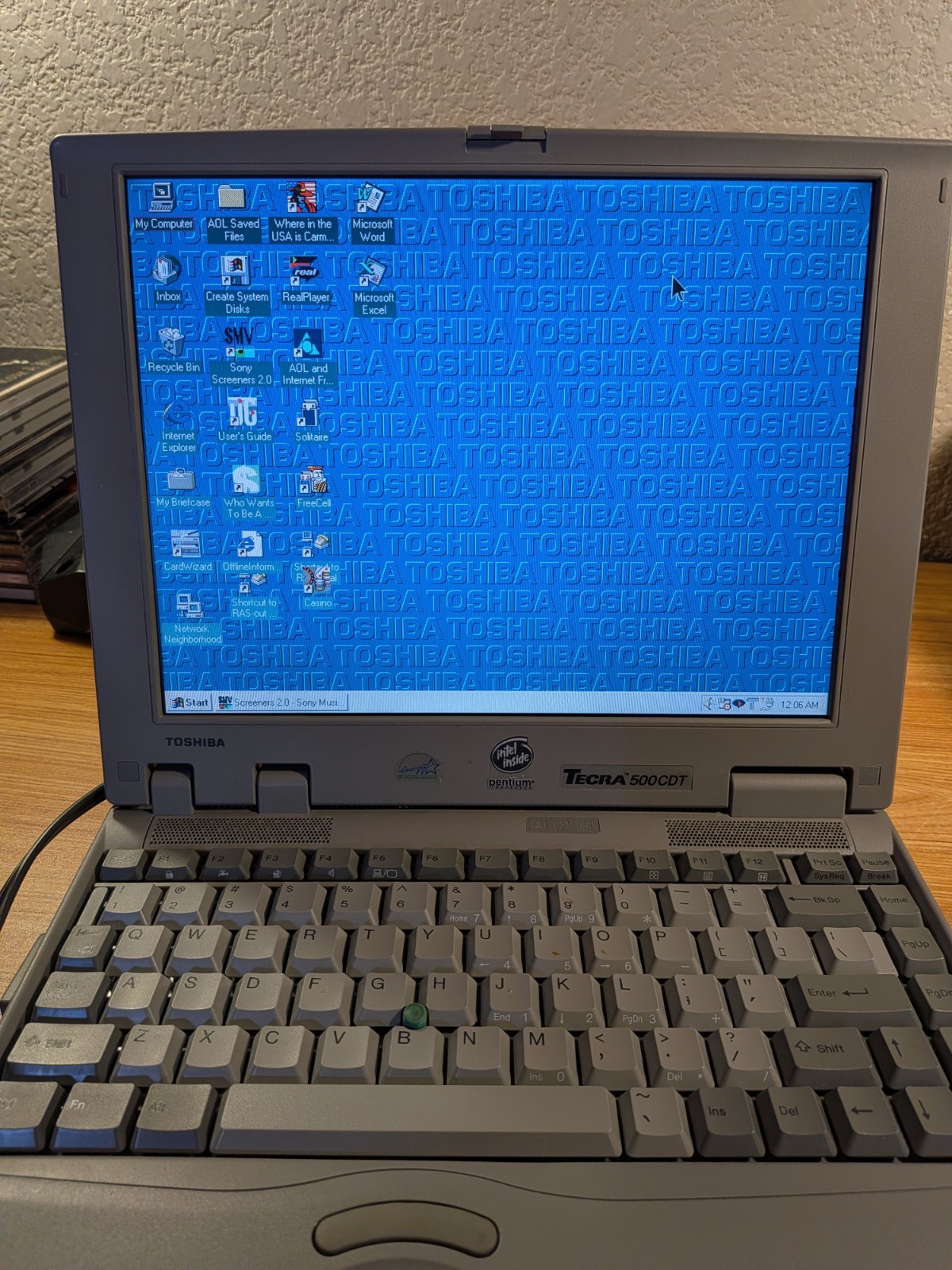Vintage Toshiba Tecra 500CDT Notebook Computer w/HDD RAM WIN 95 *WORKS*
