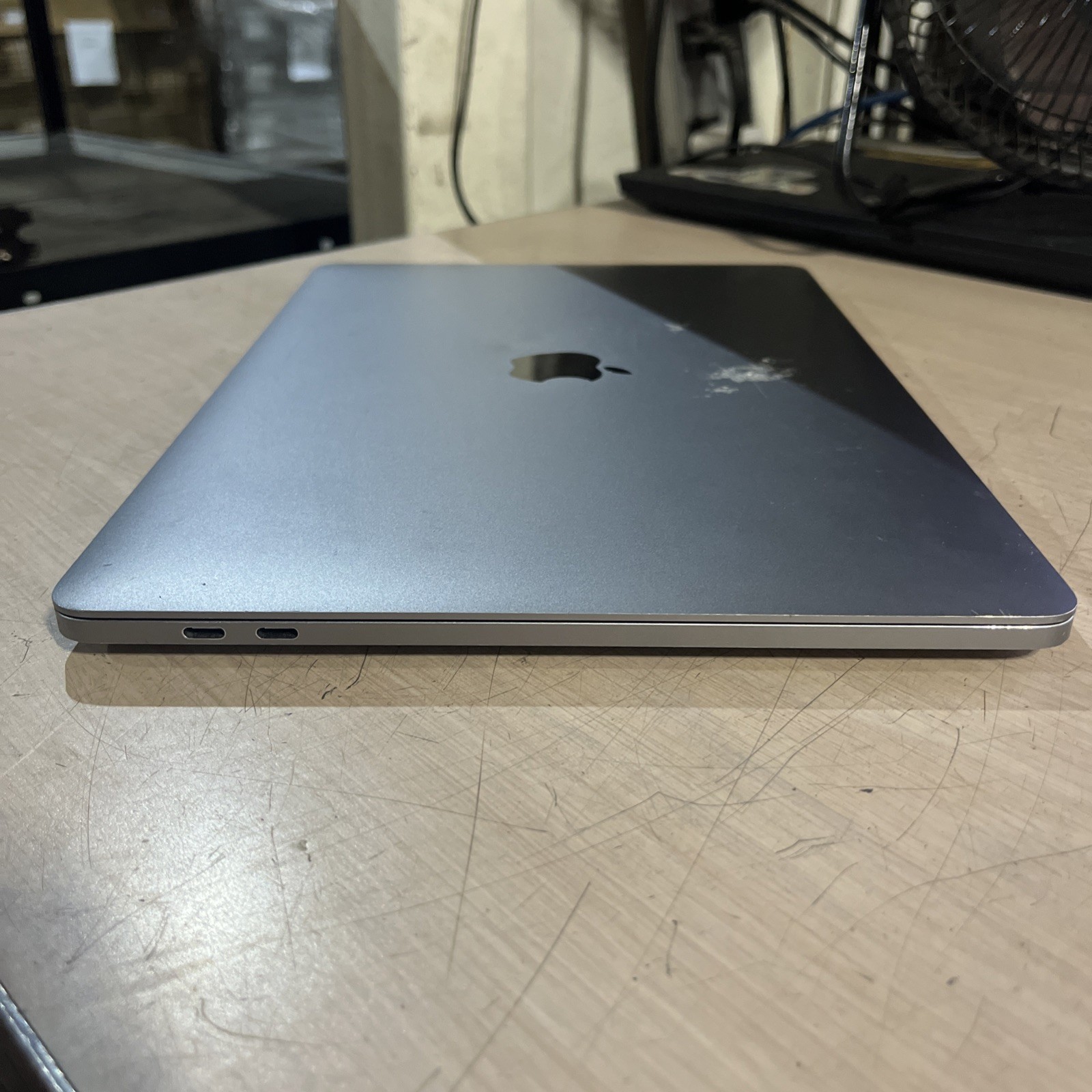 APPLE MACBOOK PRO “M2″ 8 CPU/10 GPU 13” 3.49GHZ 9GB RAM NO HD