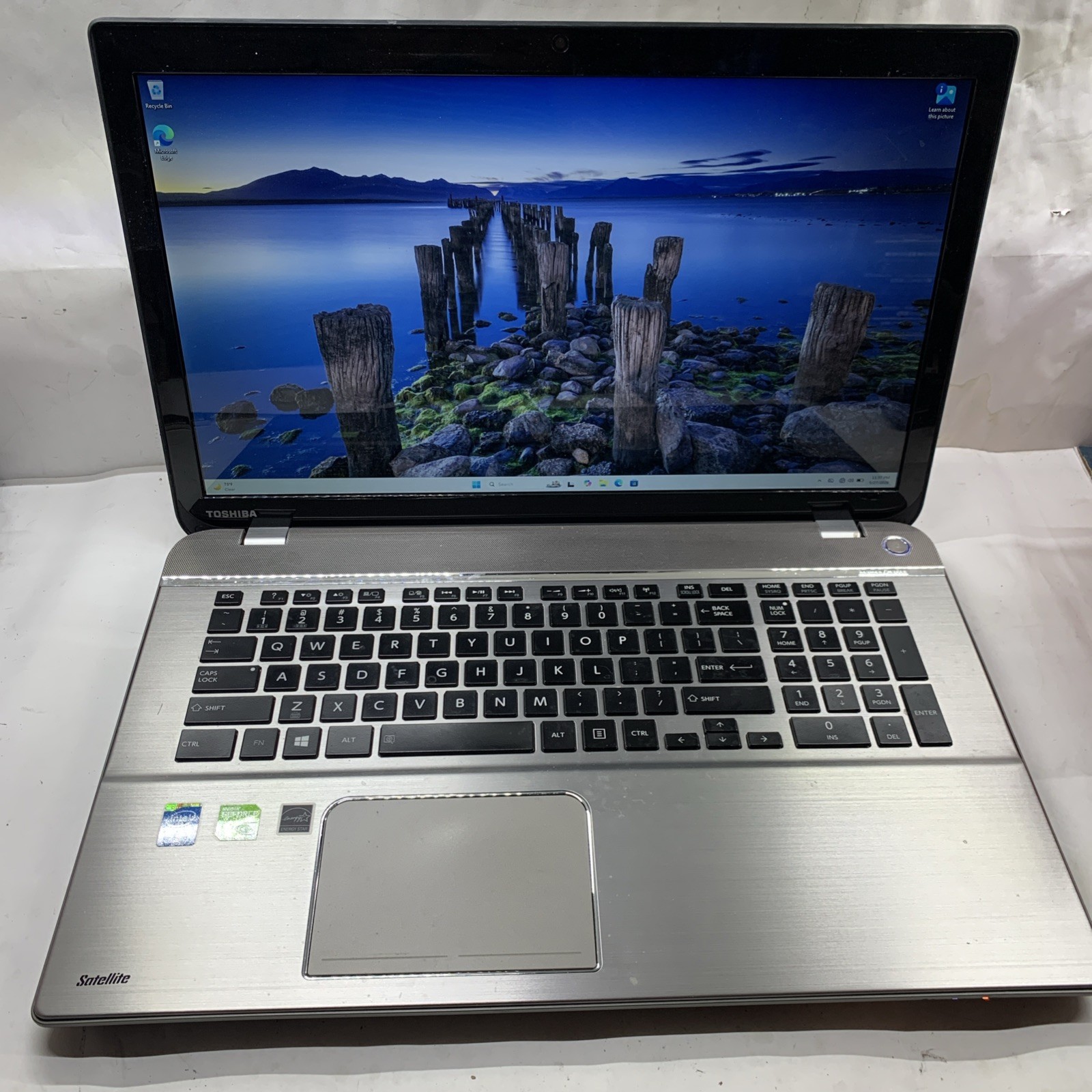Toshiba Satellite P70-A 17″ FHD i7-4700MQ 24GB RAM 256GB SSD GT 740M Blu-ray