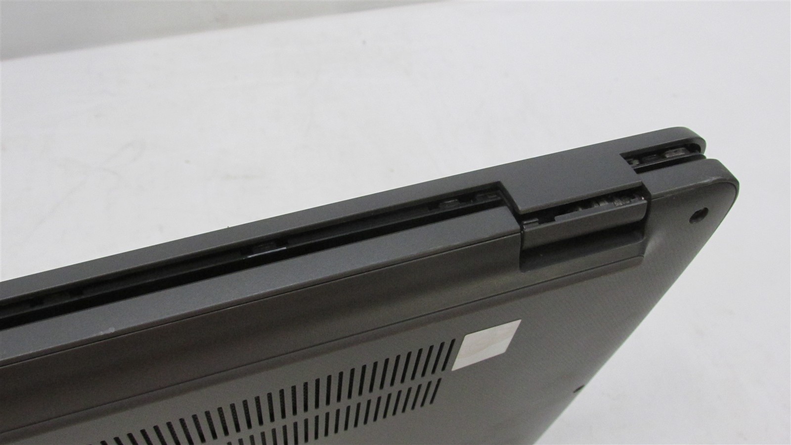 Dell Latitude 3540 i5-1335U 1.3GHz 16GB 256GB NVME 15.6″ W11P DMG/NO BAT/SPOTS