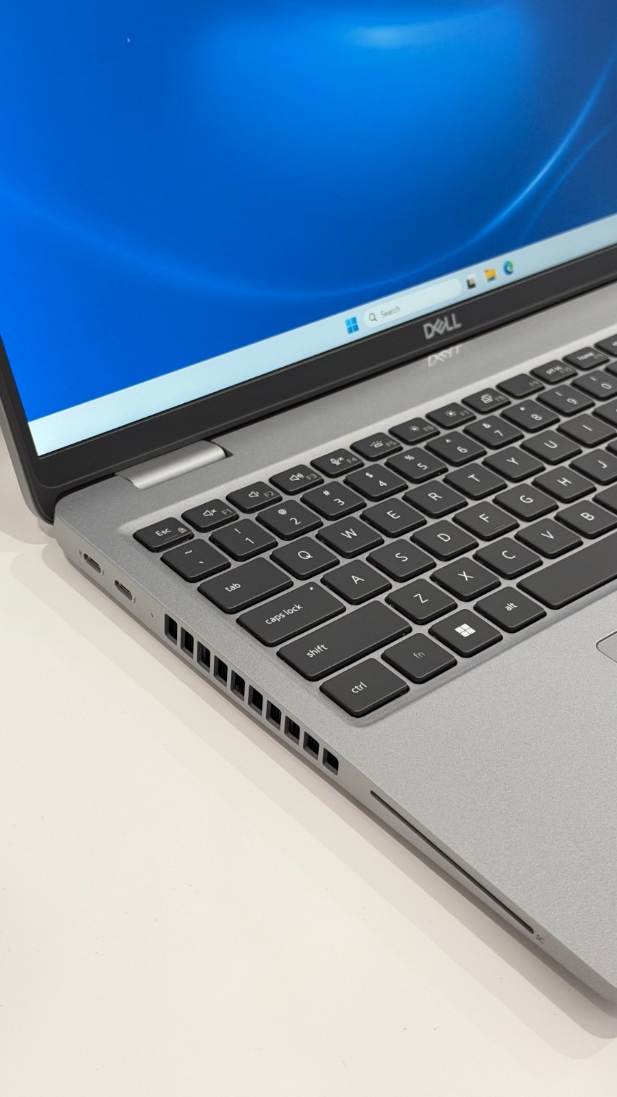 Dell Latitude 5540/15.6″ / i7-1365U / 16GB/512GB/Intel Iris Xe Gpu/Win 11 pro