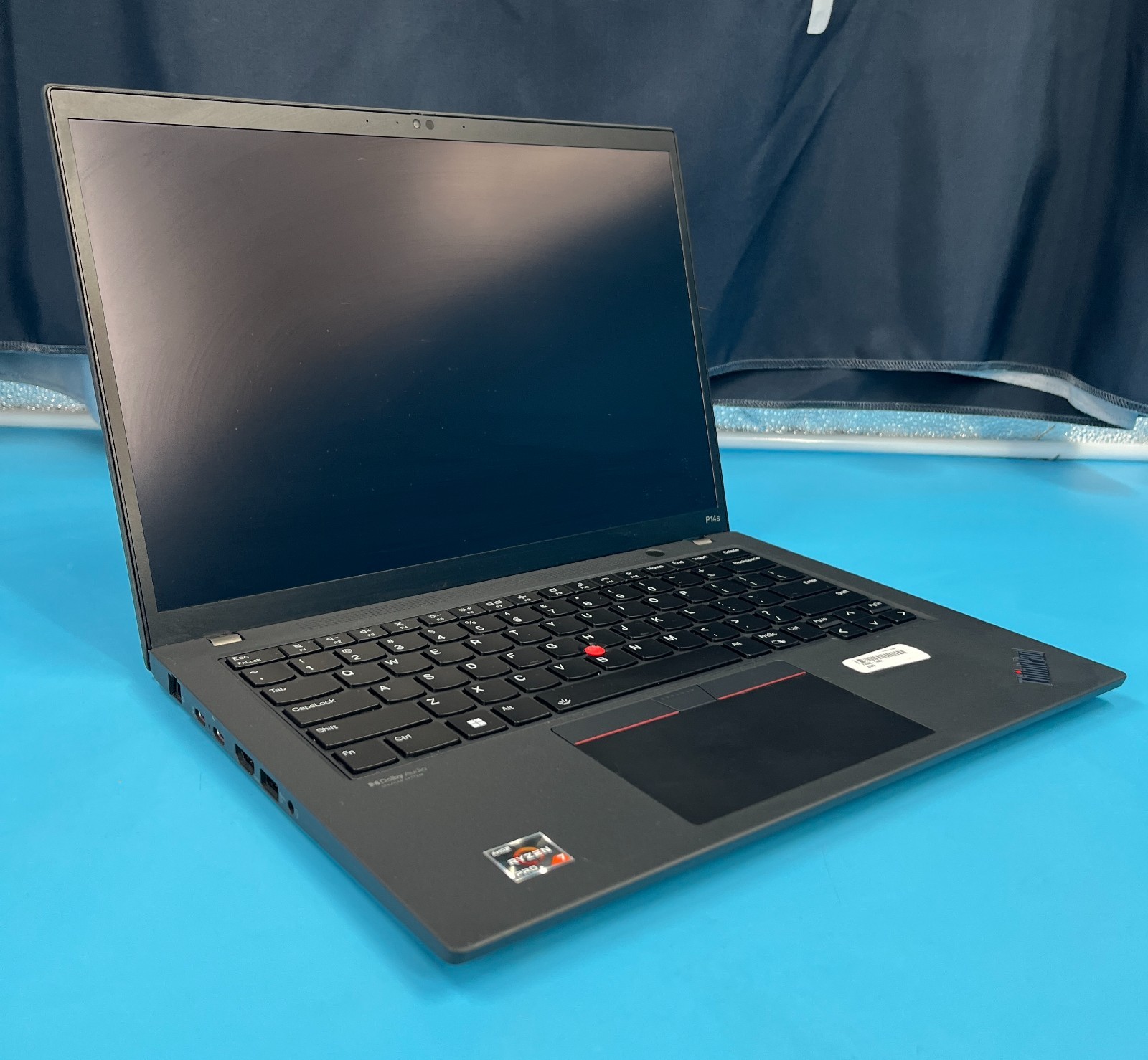 *Lenovo ThinkPad P14S GEN 3 AMD RYZEN 7 PRO 6850U/28GB/256GB NO OS +CORD*