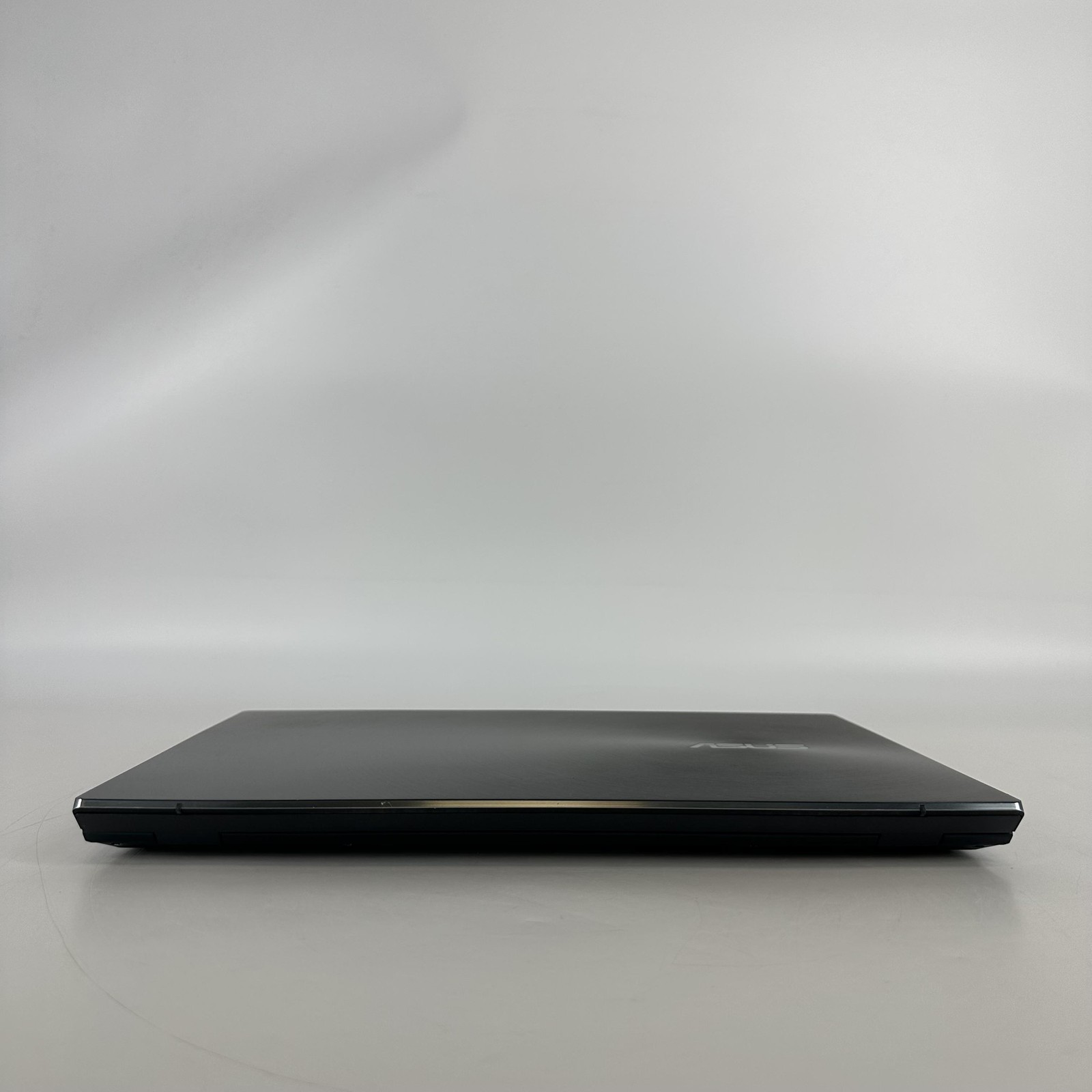 Asus Zenbook Pro Duo 15 4K TOUCH i7-9750H 2.60GHz 32GB 1TB SSD RTX 2060 Good