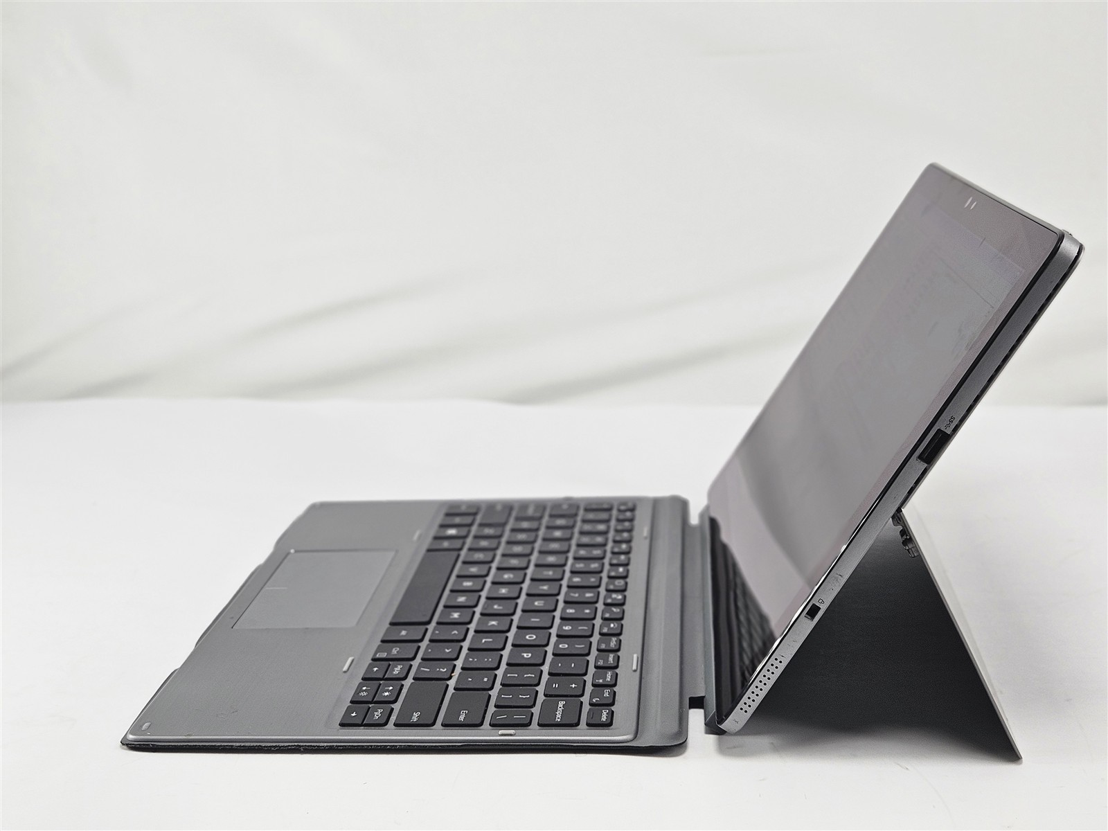 Dell 12.3″ Latitude 7210 Intel Core i7-10610U 16GB 256GB SSD Display