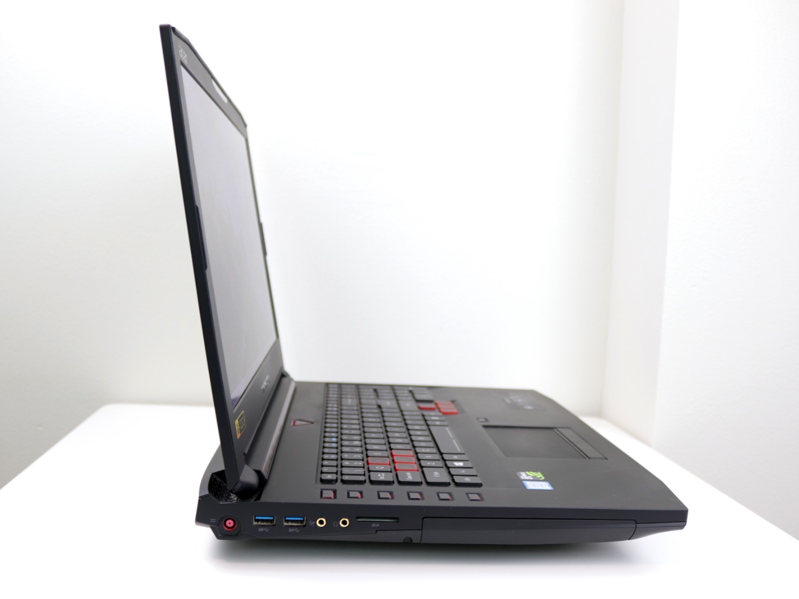 Acer Predator 17.3 G5-793 i7-6700HQ NVIDIA GTX 1060 16GB RAM 256GB SSD + 1TB HDD