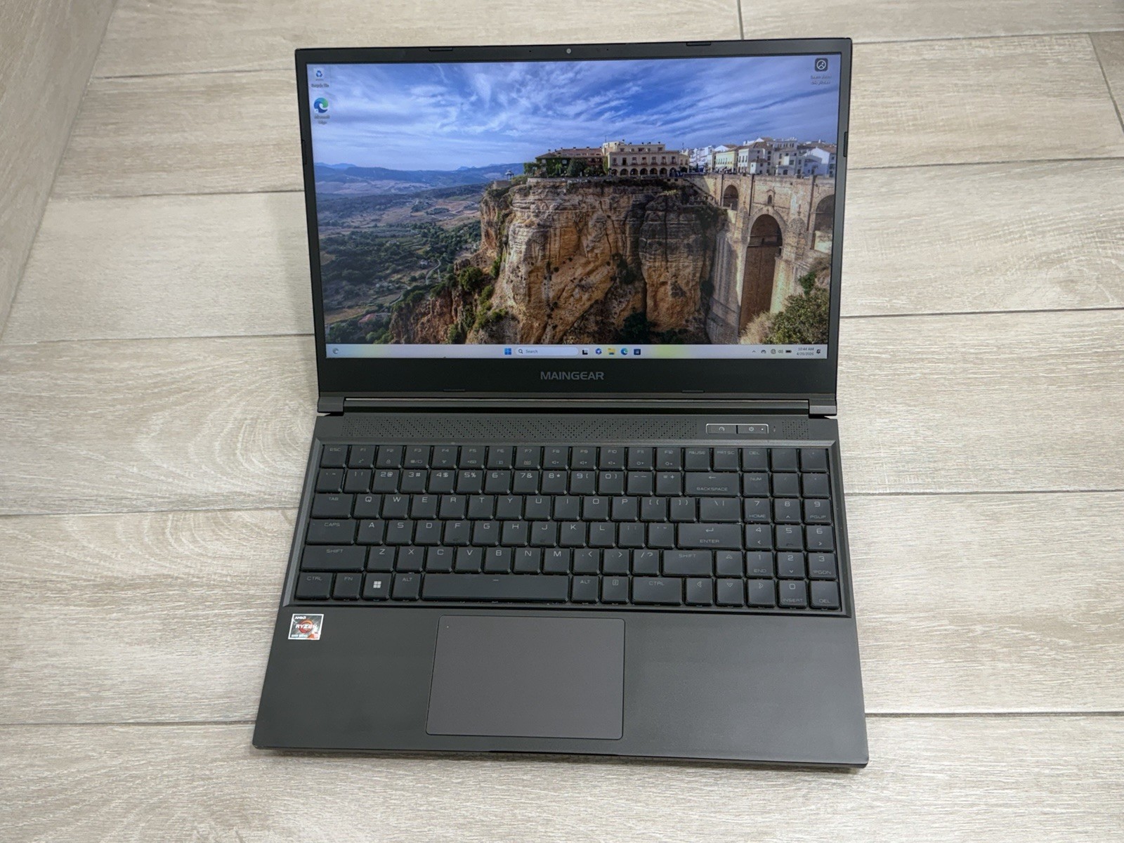 MAINGEAR Vector Pro 2 Gaming Laptop Ryzen 9 6900HX 16GB RAM 512GB SSD RTX 3070