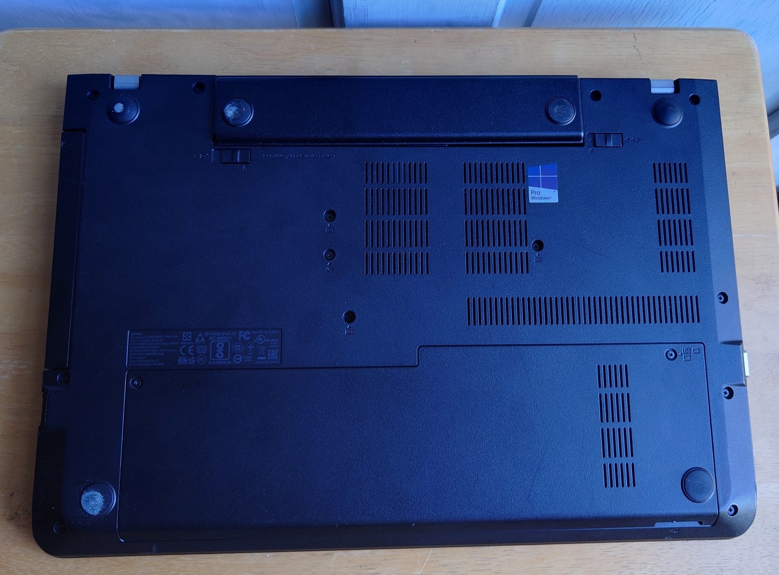 Thinkpad E570 Good Battery i3 12GB RAM 500GB HDD Fresh Ubuntu No Charger 1/2